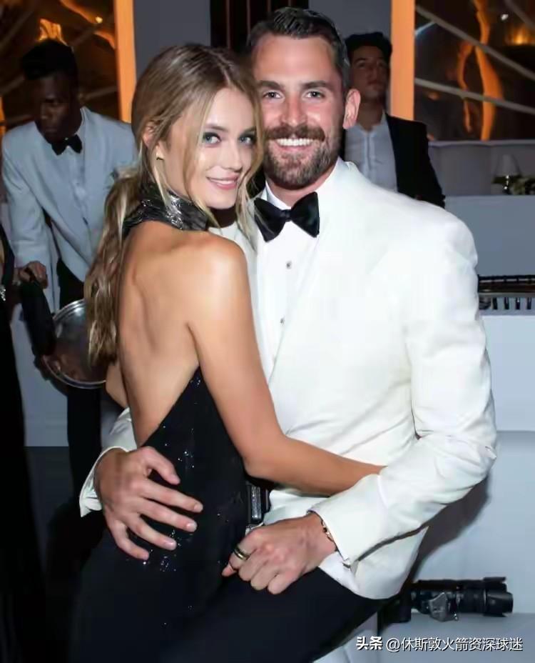 NBA能跟霍福德妻子比美的也只有乐福妻子了。话说这是我见过NBA里最美的两个人妻