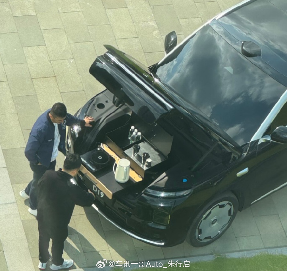 新款零跑D19的前备箱被曝光前备箱有220V接口新车能够适配野外煮茶的场景[坏笑