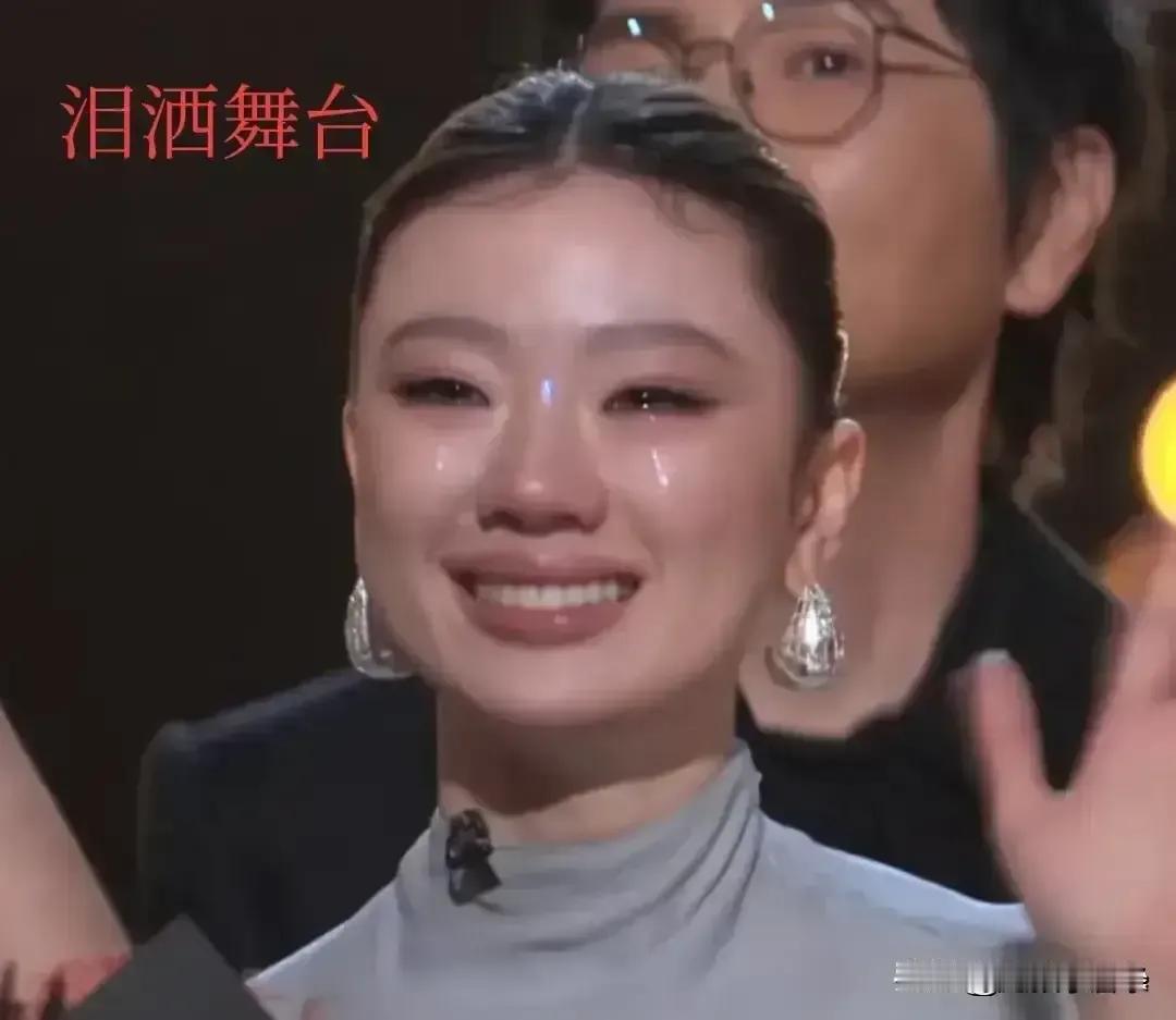 单依纯很不干，
为什么 为什么

凭唱功和技巧，空灵干净噪把每首歌展现的那么完美
