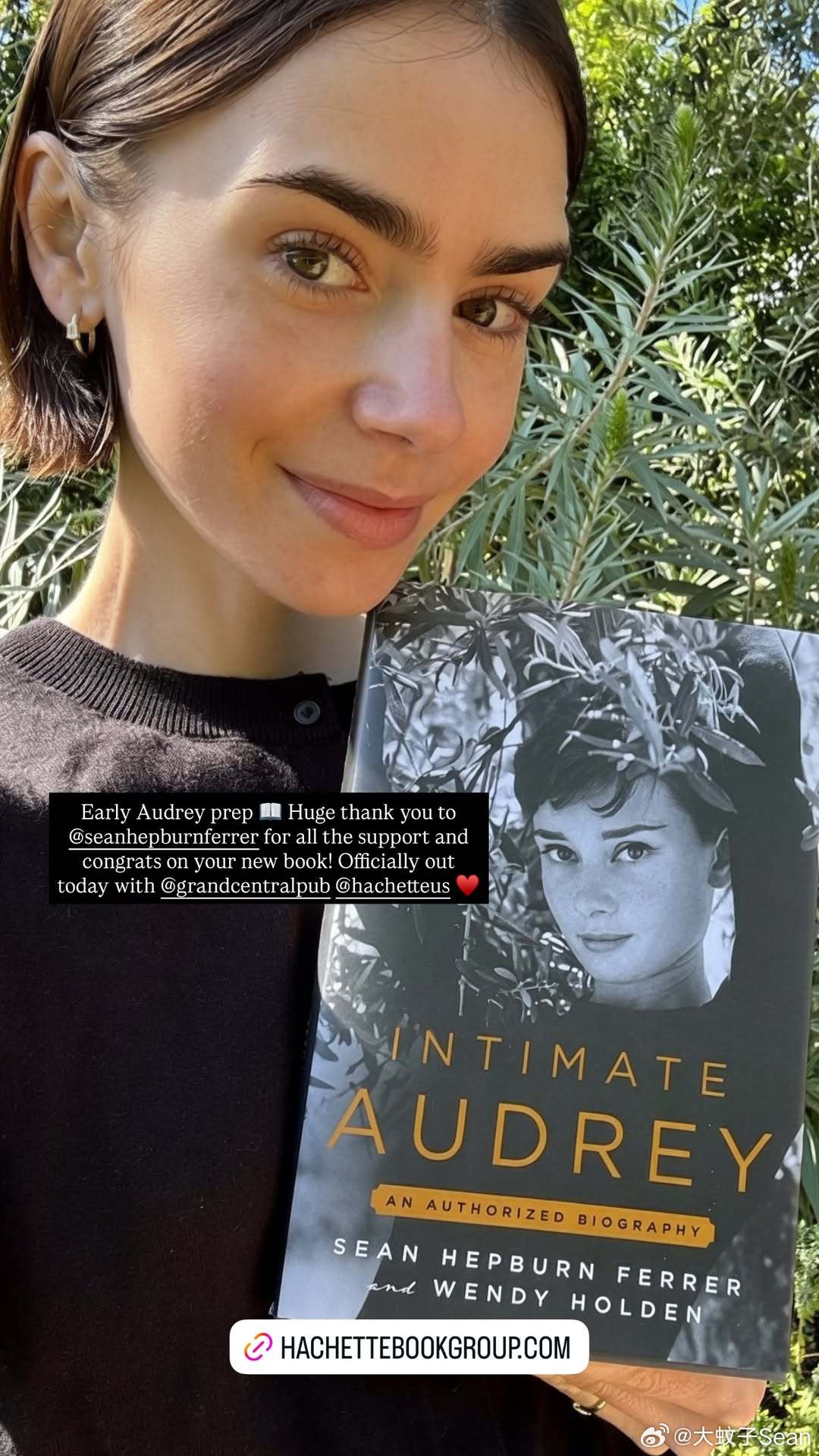 Lily collins莉莉柯林斯为扮演奥黛丽赫本积极做功课！同时为赫本儿子的新