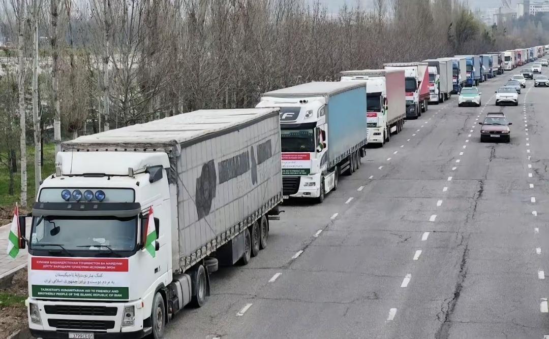 由110辆大卡车组成的塔吉克斯坦人道主义援助车队昨天启程前往伊朗。
塔吉克斯坦向