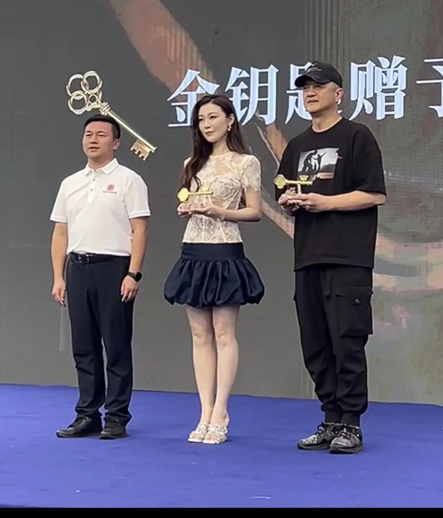 李亚鹏做生意“有瘾”，他的“口碑”起来了一下，给了他再博一次的想法。

  李亚