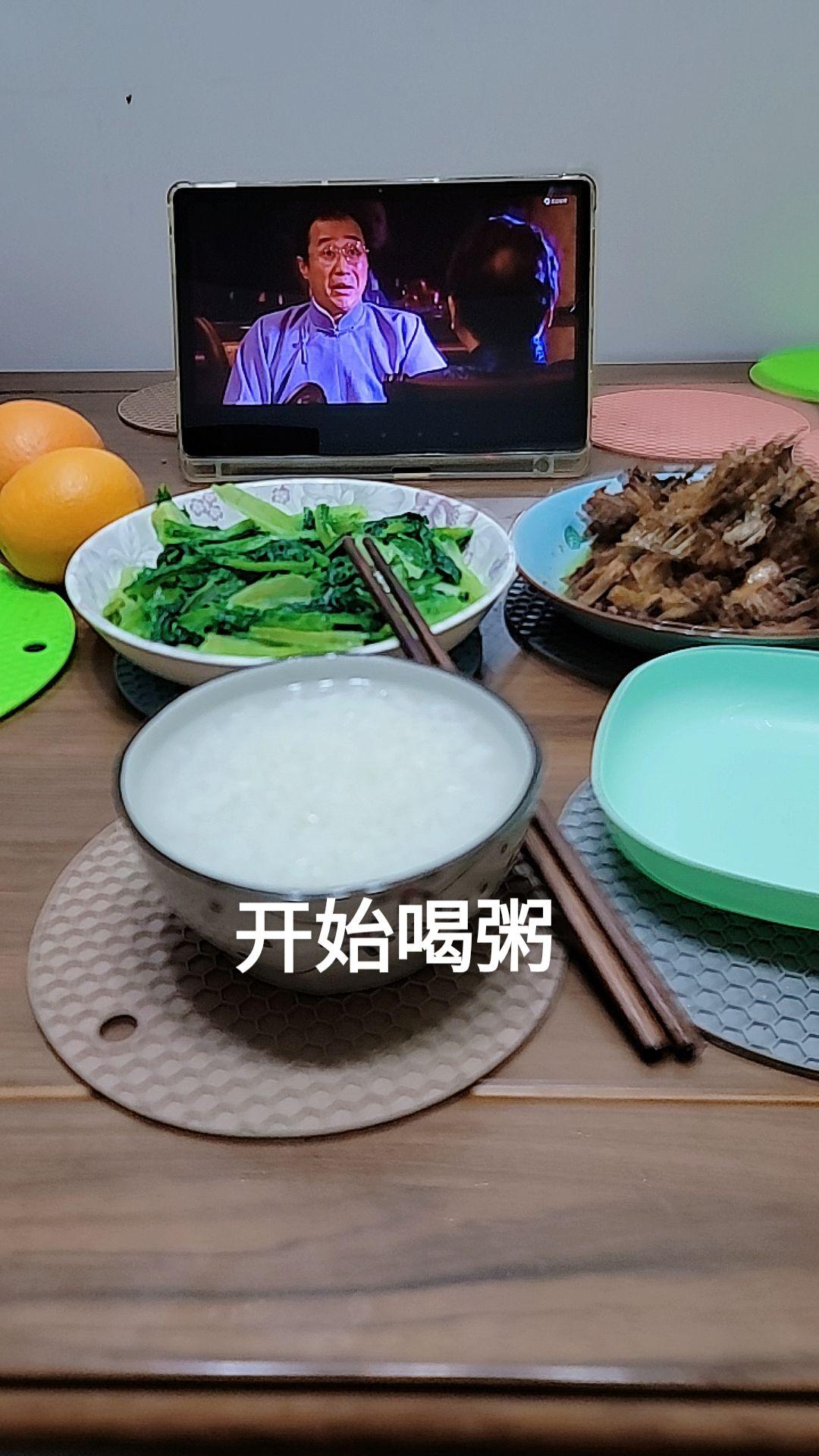 开始喝粥一个人的晚餐就这么简单 清淡饮食 随便吃一点 独处也是一种享受