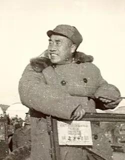 1950年，土改时，四川有个地主却不慌，工作队来他家时，他拿出一张借条，众人看到