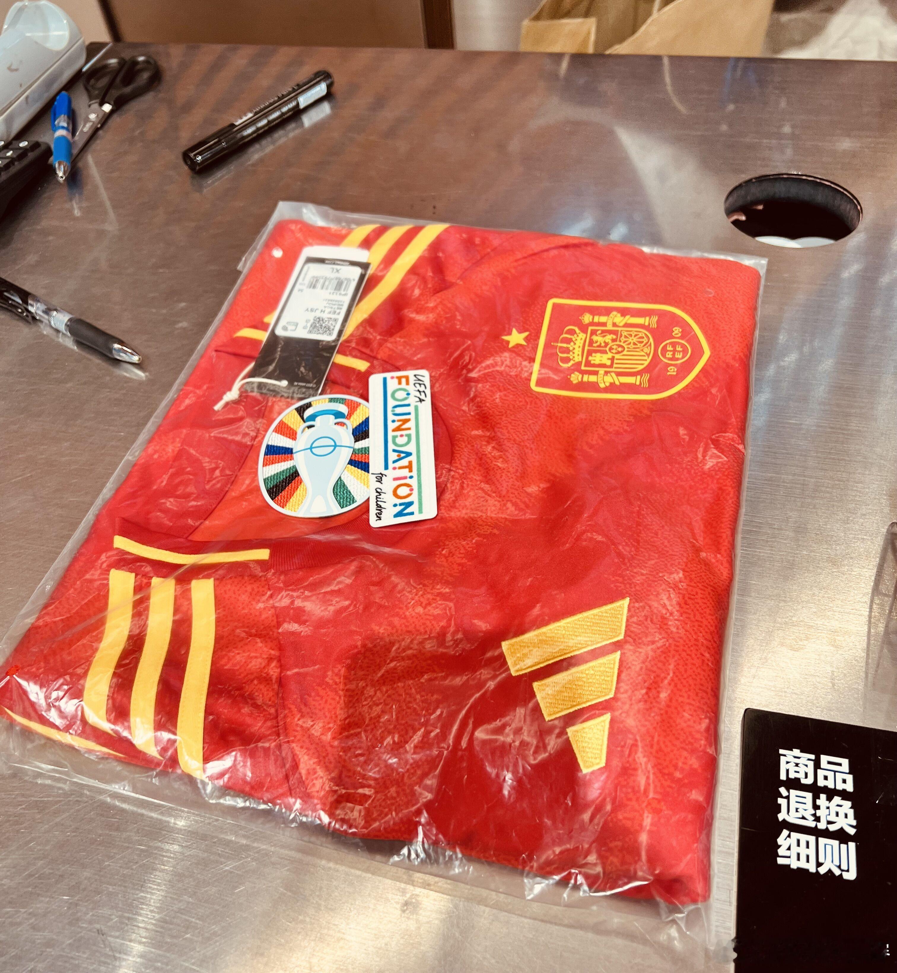 亚马尔：“看到我在欧洲杯的表现，我家乡的朋友都不敢相信。”刚为年轻的寿星佬氪金了