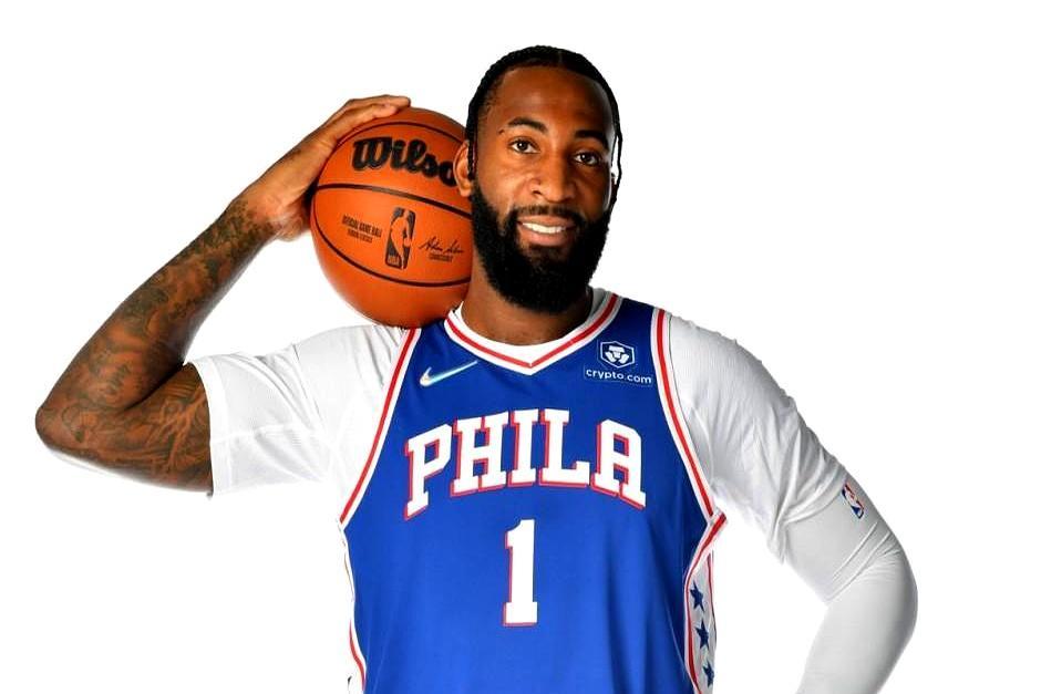 NBA历史进攻篮板榜，现役球员没人能进前10。
 
摩西·马龙合并ABA数据后总