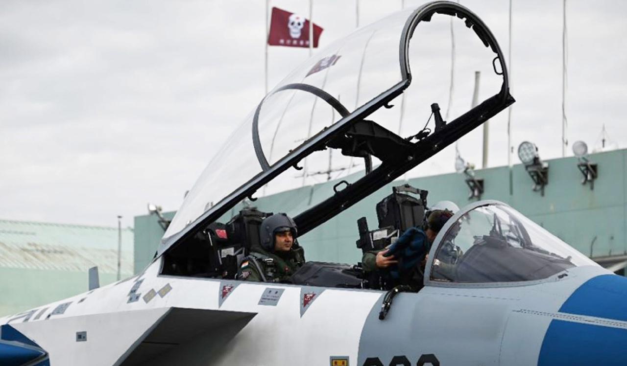 印度飞行员驾驶苏-30战斗机飞抵日本，和日本航空自卫队进行战技训练。11月27日