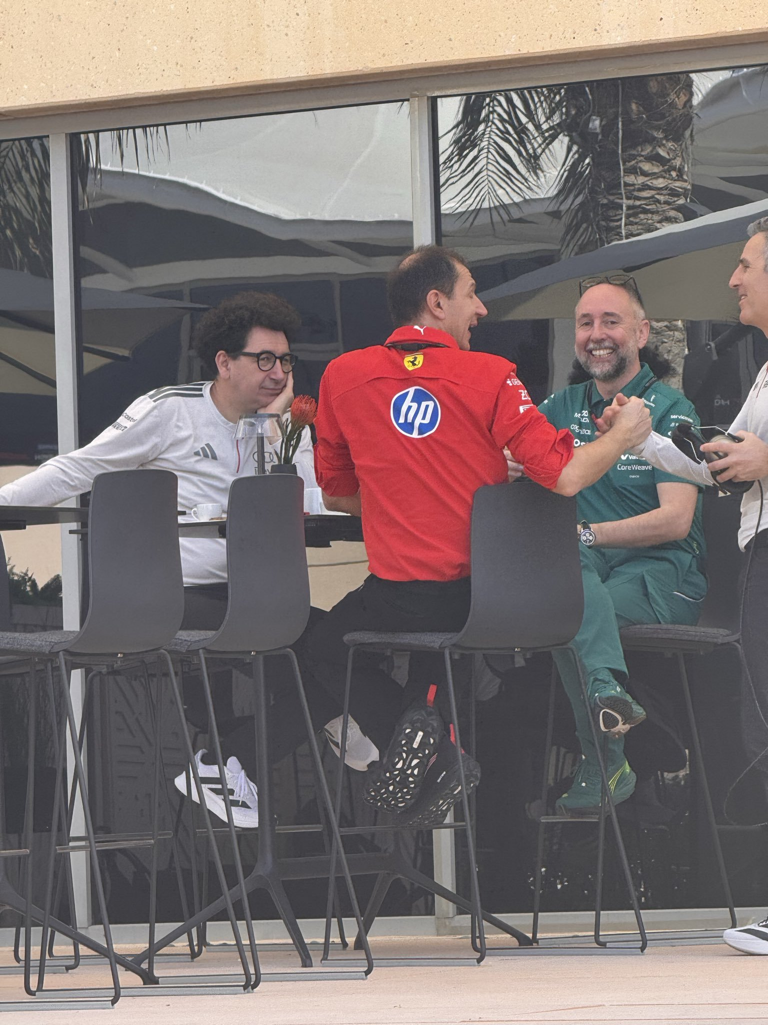 F1 恩里科·卡迪莱来了，看起来心情不错～ 