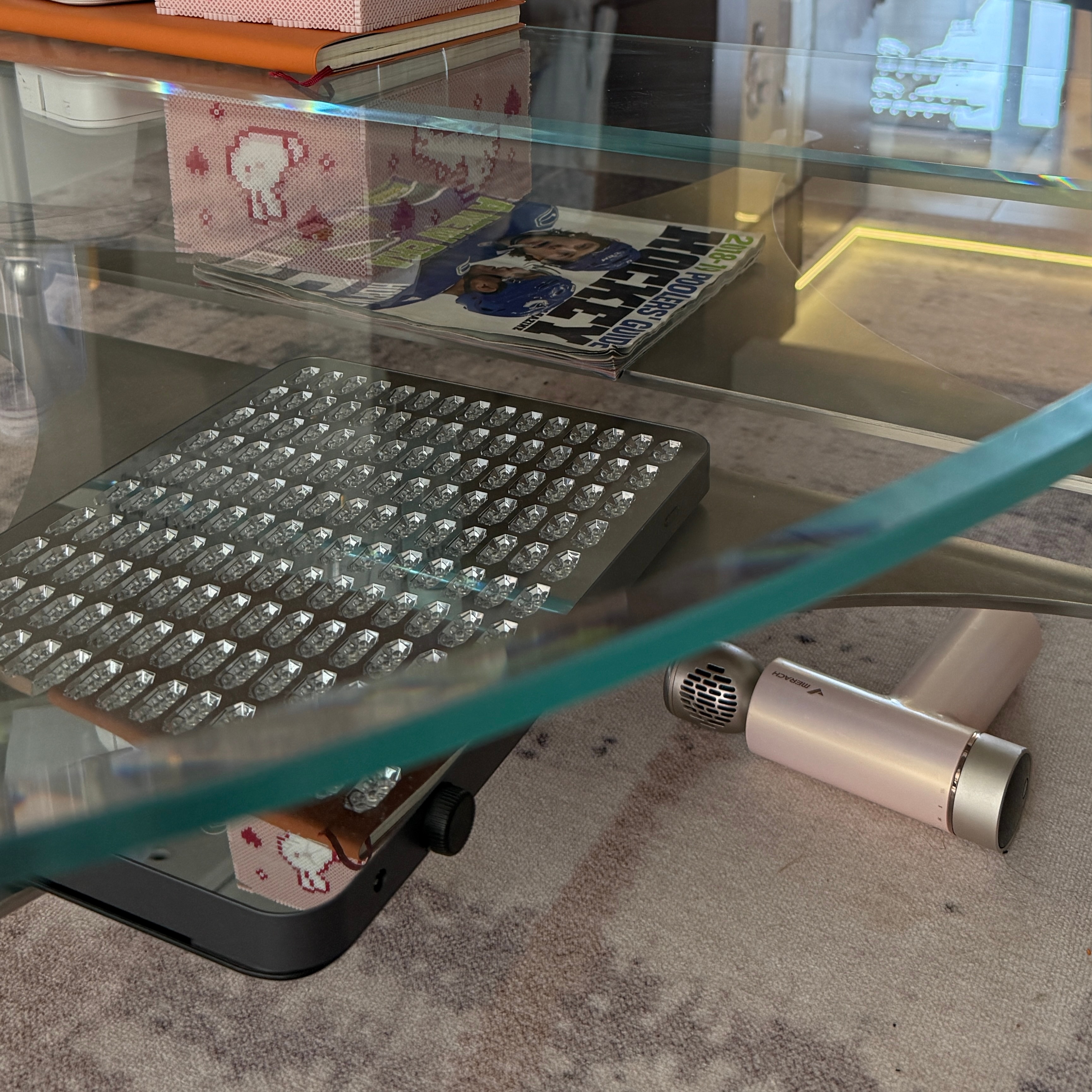 家政女王离不开玻璃水了 蒜姐到家 玻璃茶几、冰箱门表面每天一擦 几秒钟 就能维持
