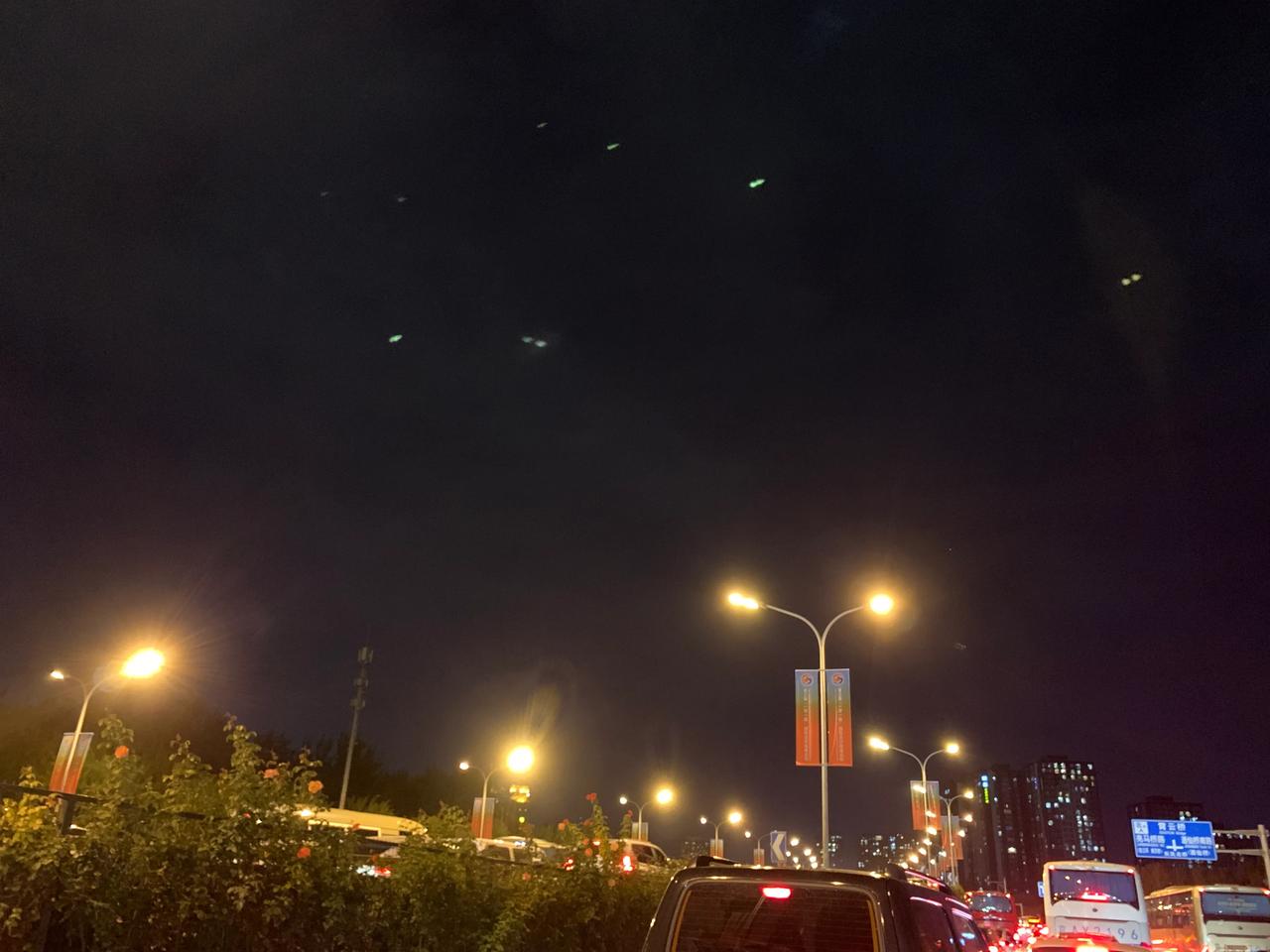 北京今日晚高峰东四环，机场出京临时封闭