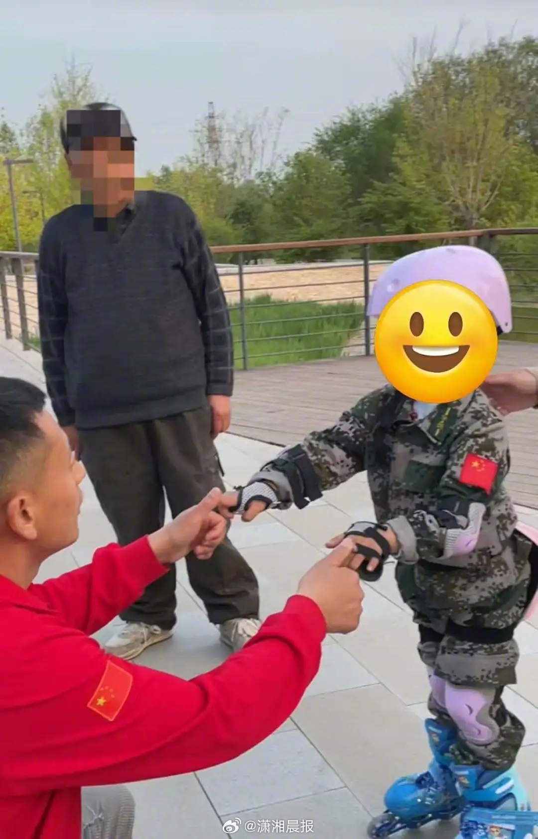 【北京一#特教中心老师与自闭儿互动视频走红#，#特教中心回应师生互动视频走红#：