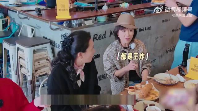 #德子的窝[超话]##刘嘉玲花几十万请繁花团吃豪华大餐#一则暖心趣事引发网友热议，刘嘉玲大方筹备价值