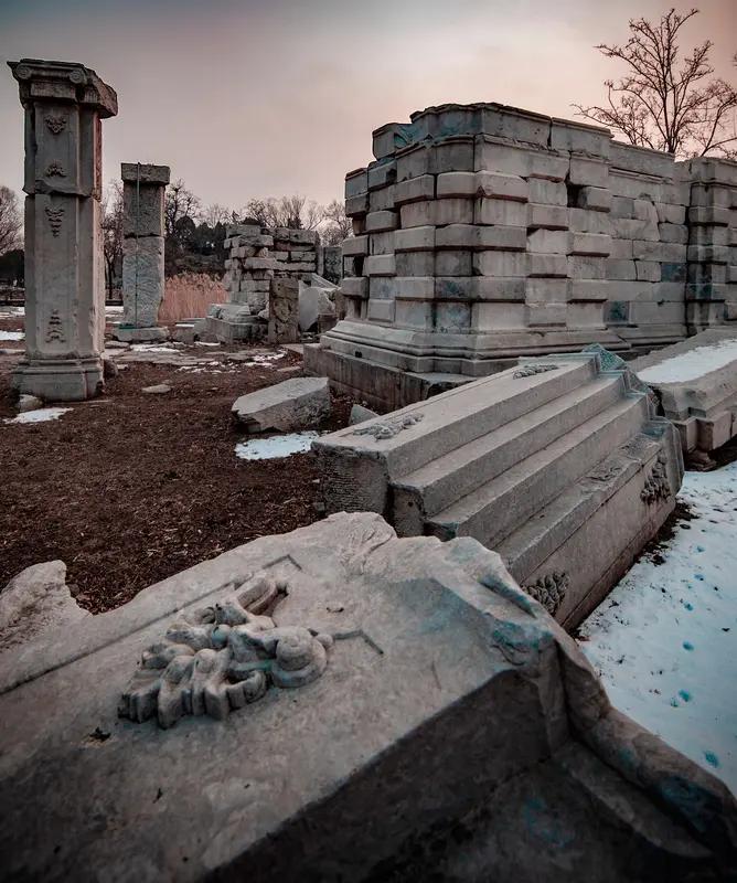 于“为什么没人试图复原圆明园”，事实并非“没人试图”，而是近几十年来社会各界的反