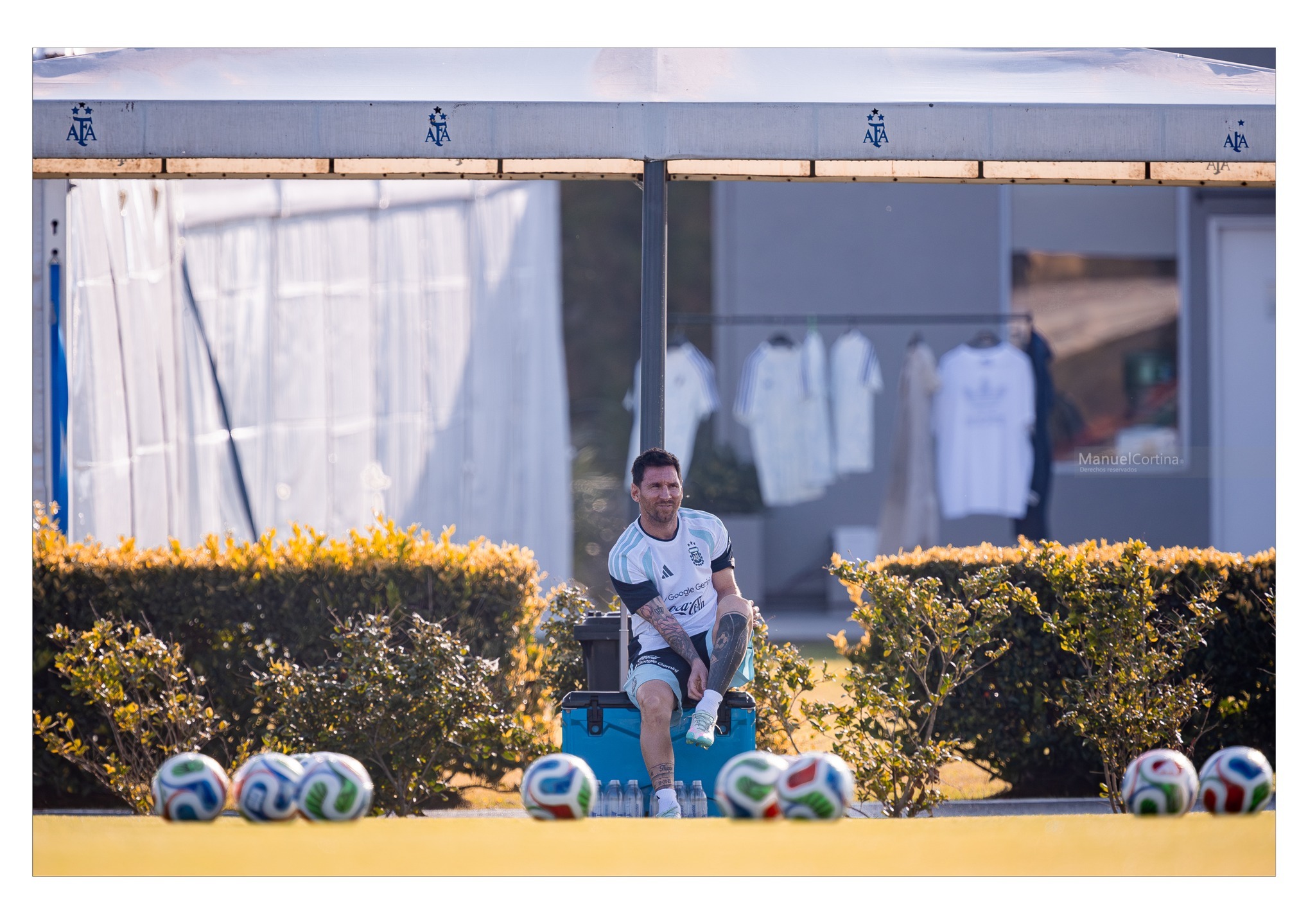 【】阿根廷国家队摄影师Manuel Cortina在ins发布梅西训练照：这可能