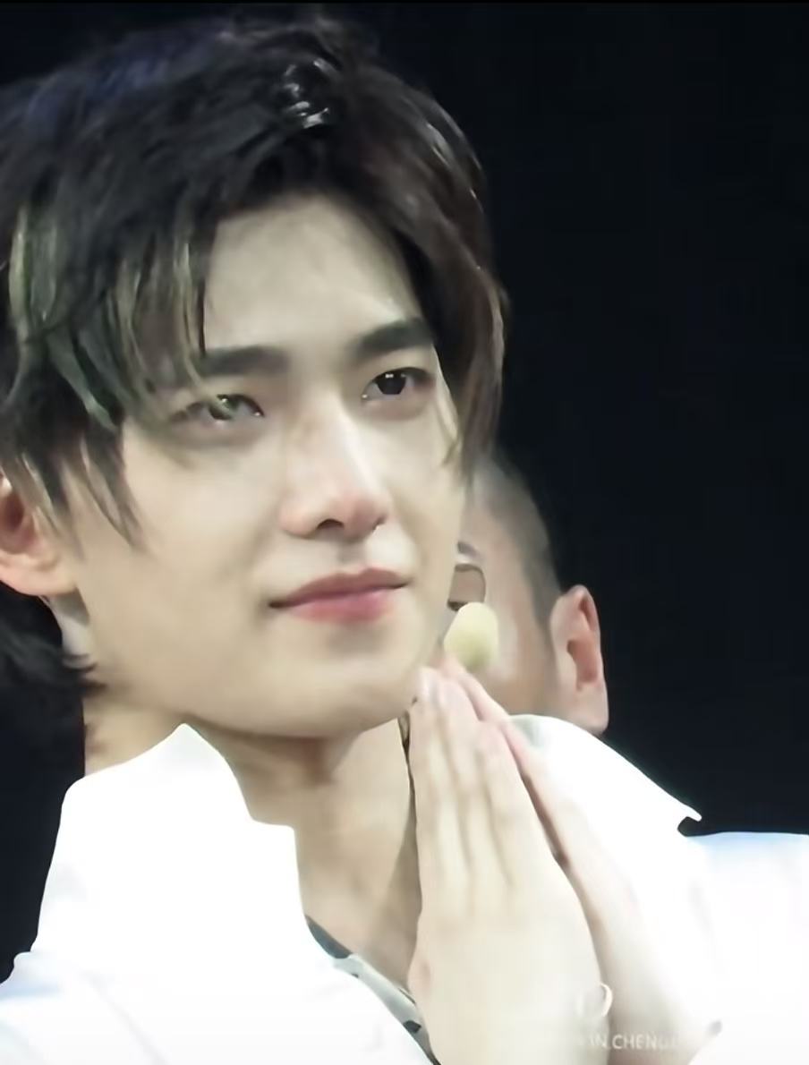 超喜欢这个鲻鱼头发型！ 