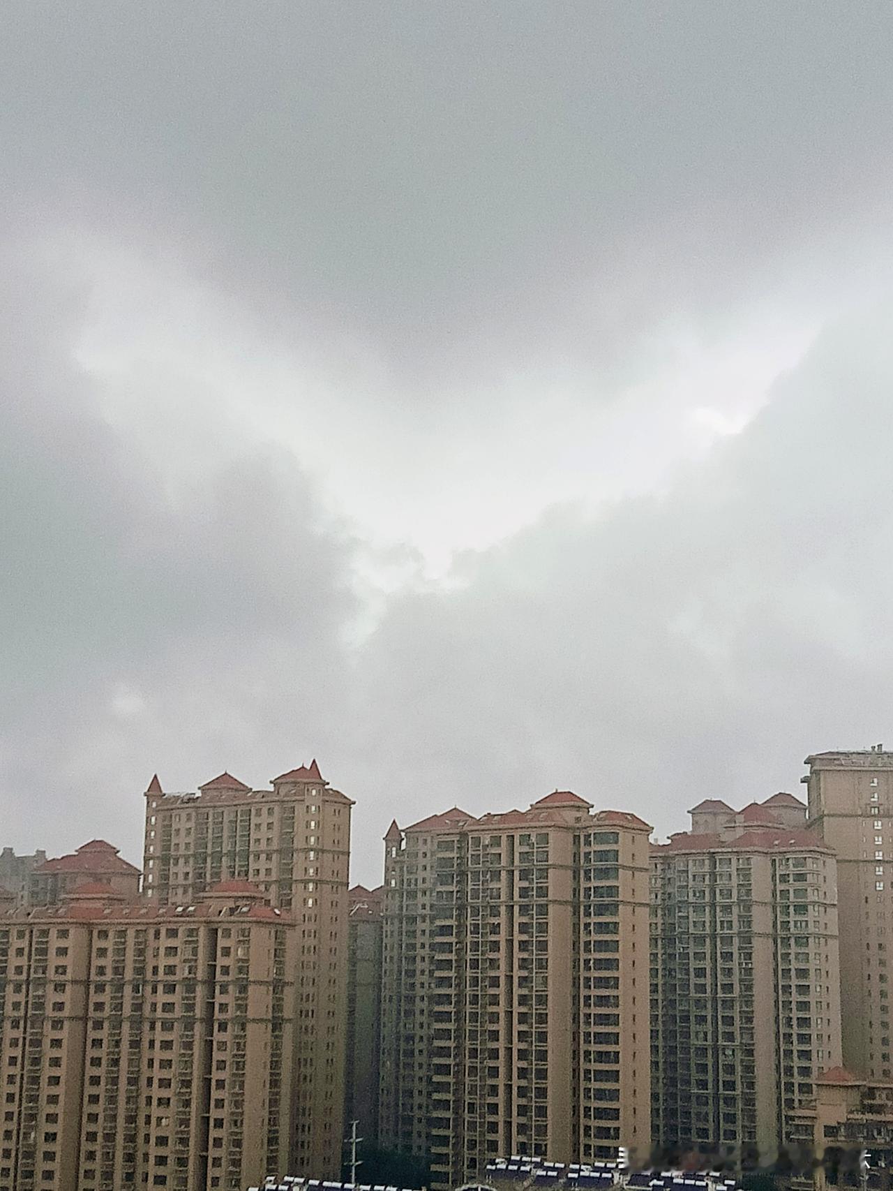 一句儿时顺口溜，戳破中年人心底最贪心的愿望
 
绝大多数中年人听雨只会emo，