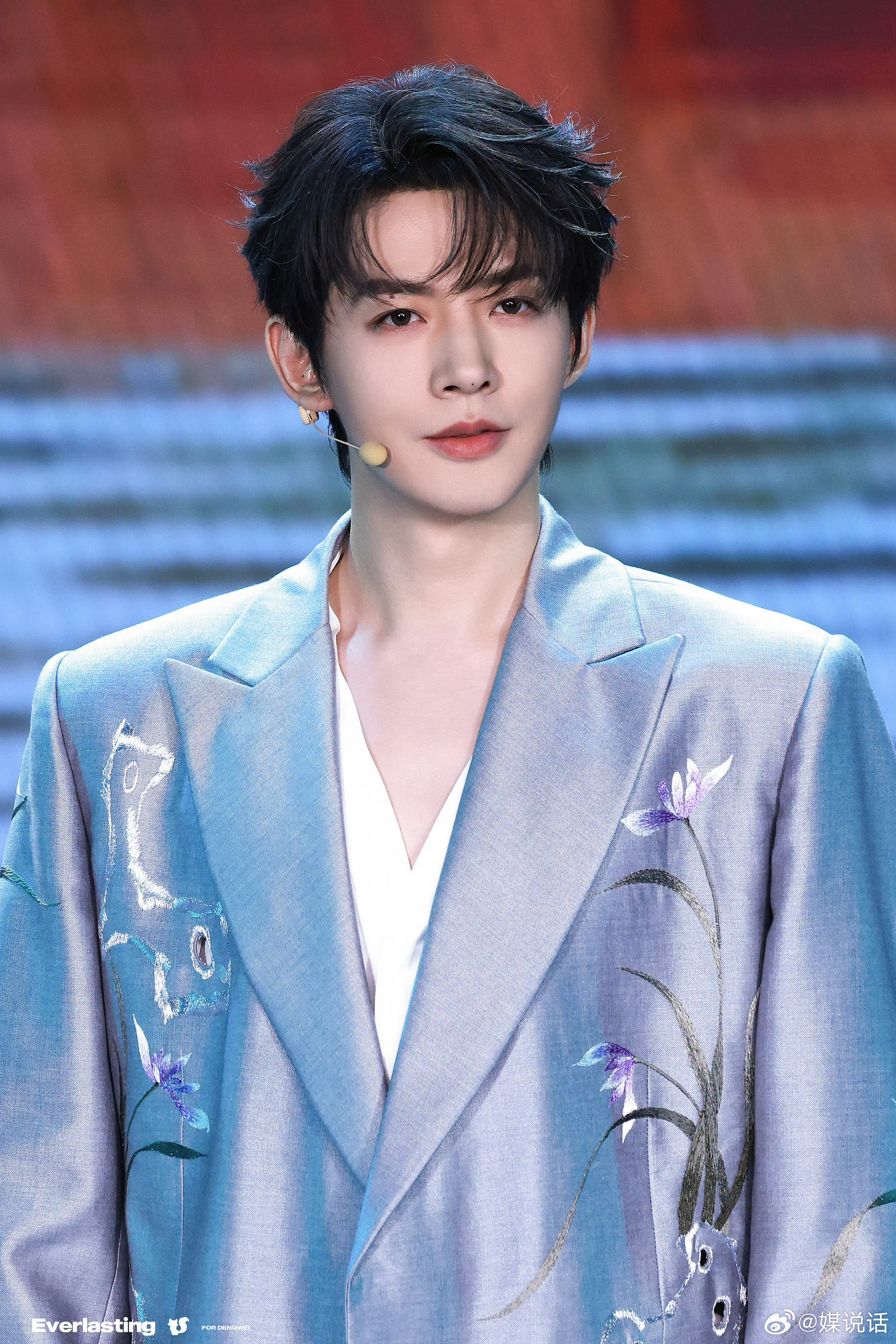 邓为感谢总台北京总站的邀请 优秀青年演员邓为不负期待，在央视2025丁香诗会上化