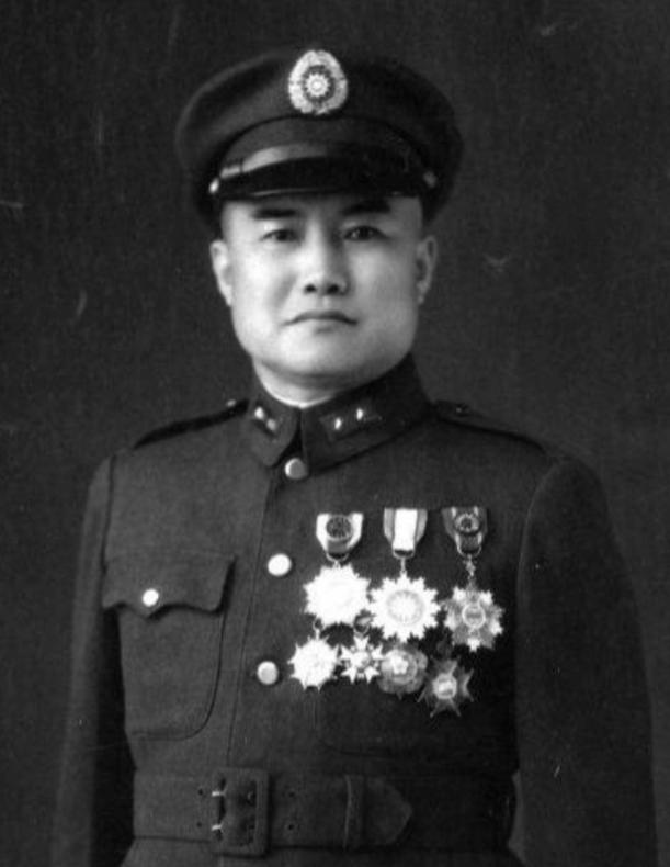 1948年，女儿飞赴沈阳劝父亲起义，国民党中将周福成竟举枪抵住她额头：“我若投降