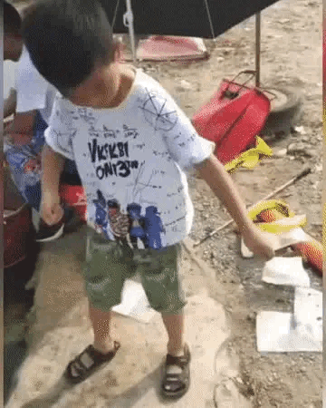 图1：小孩你这个不对啊！你让那些买几千块钱钓具的人，情以何堪？
图2：妹子这么厉