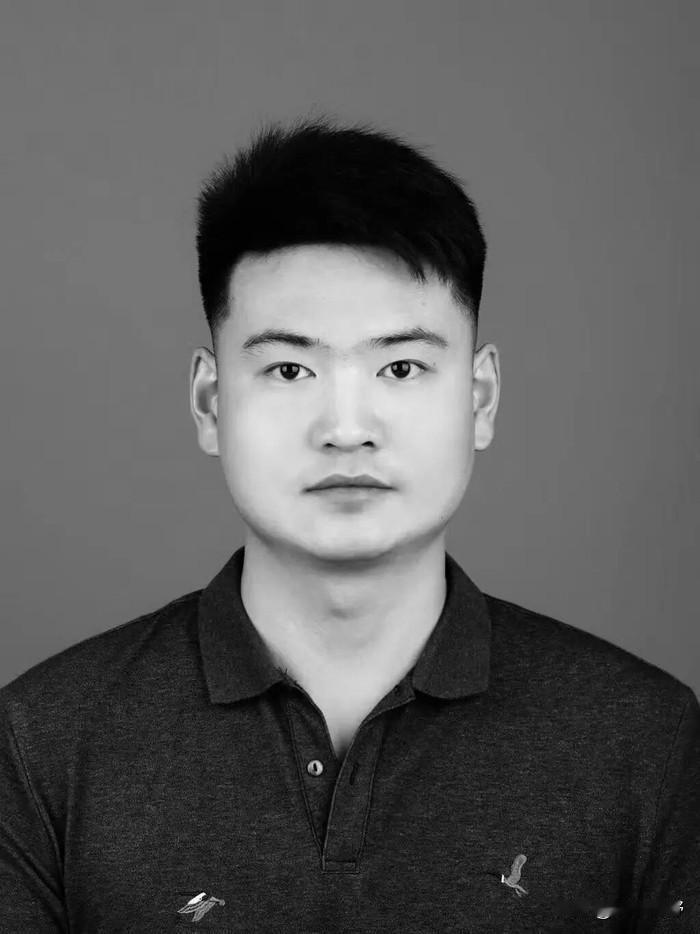 汉中立峰村村委会主任李杨去世，生前曾与原村委会副主任、网格员李贵福，驾驶车辆 前