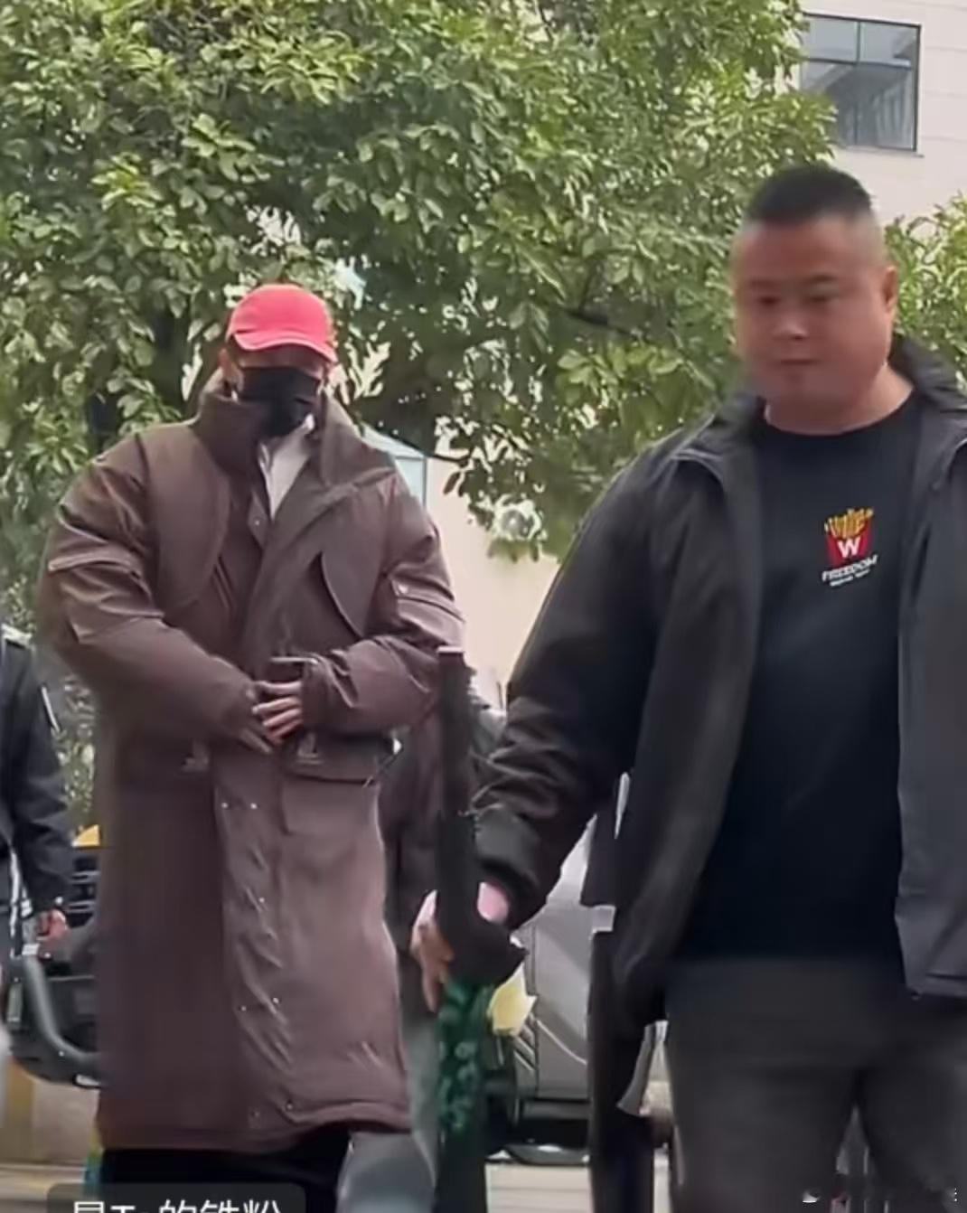 敖瑞鹏横店上班敖瑞鹏横店进妆上班敖瑞鹏横店进妆上班，哇塞哇塞，