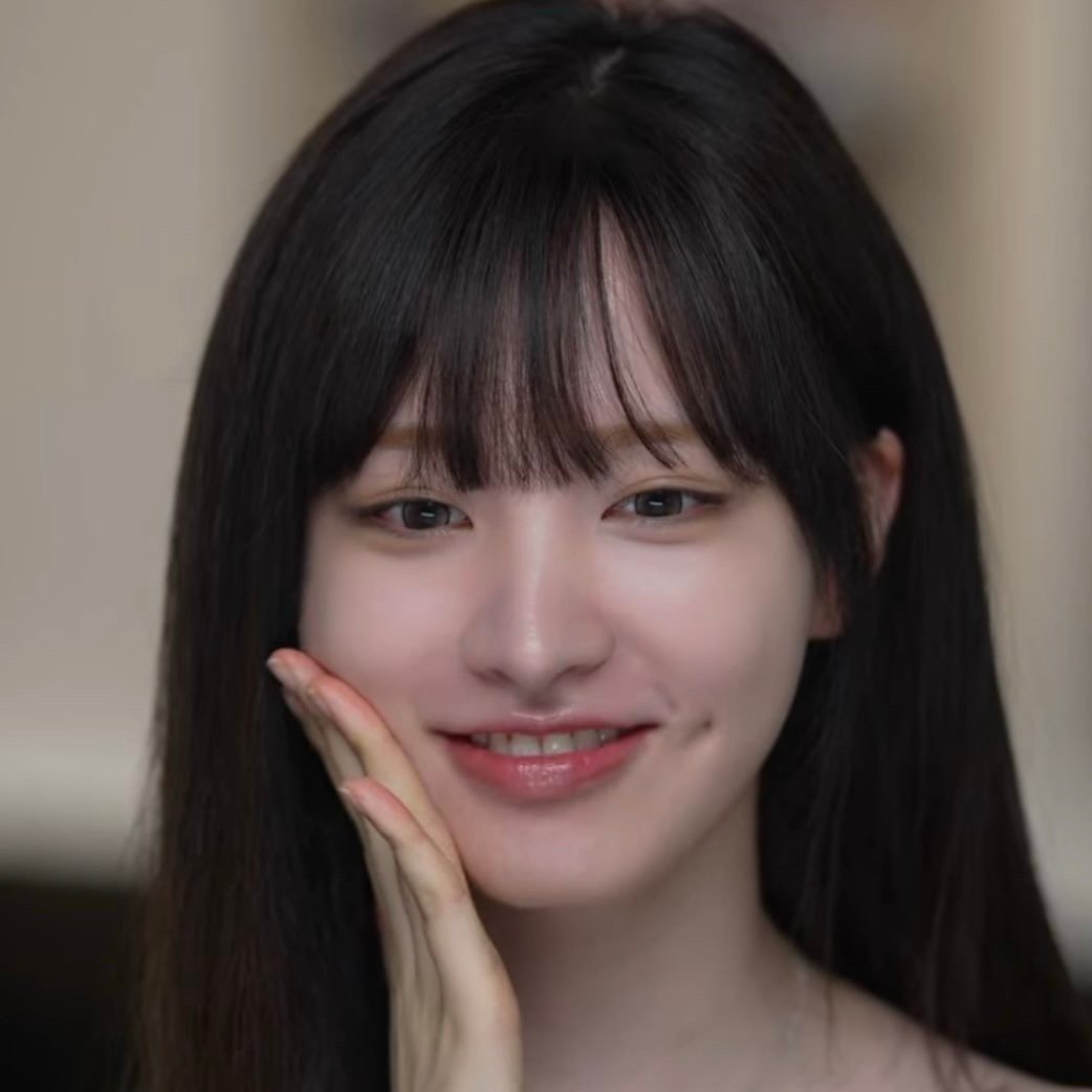 出演化妆师Leo J节目的LIZ这真是越素越美了后三张是化妆师化完的妆造 ​​​