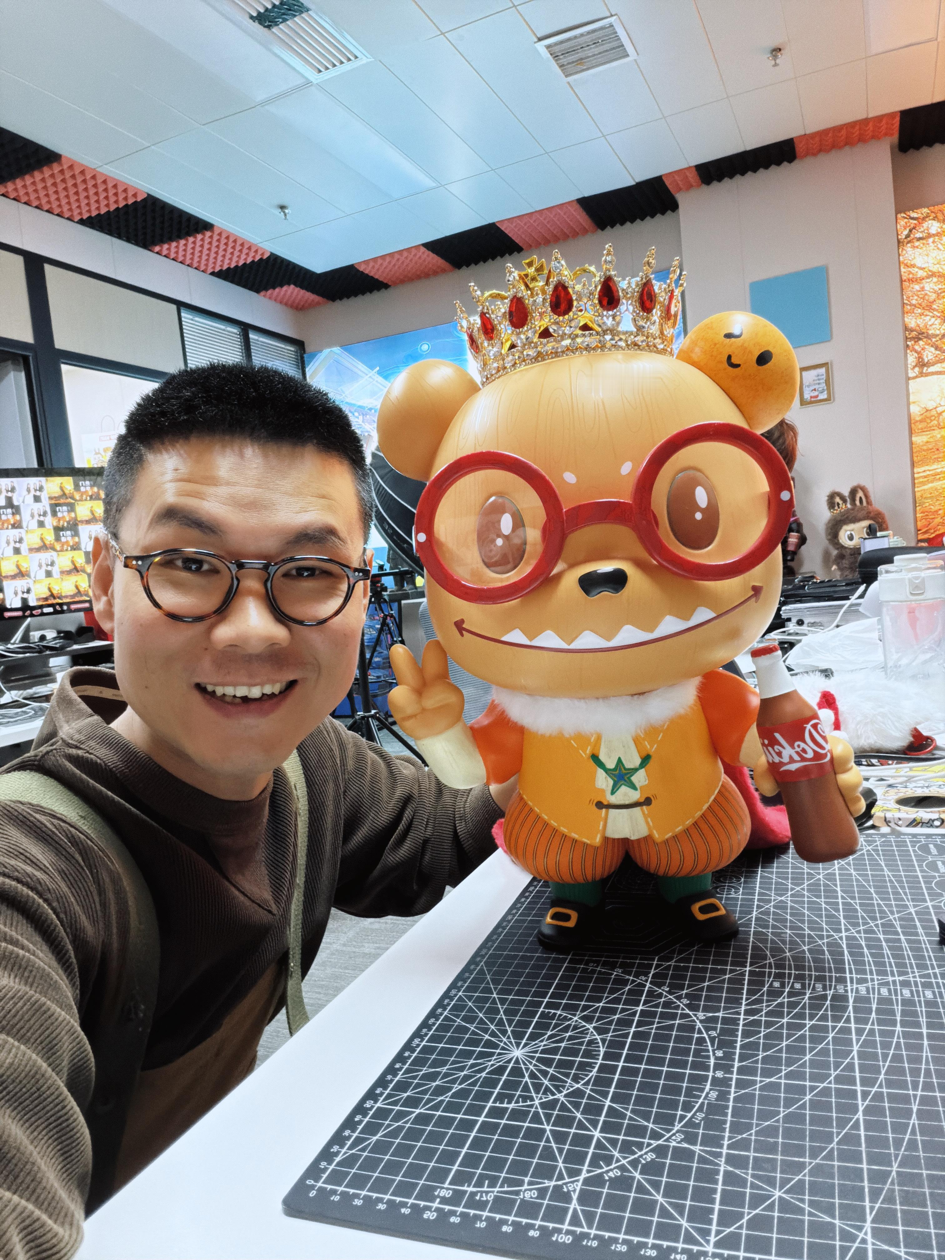 好开心我们自有IP大娃都出来了。睡梦貘Hooola，还有个性感小翘臀，上面的图案