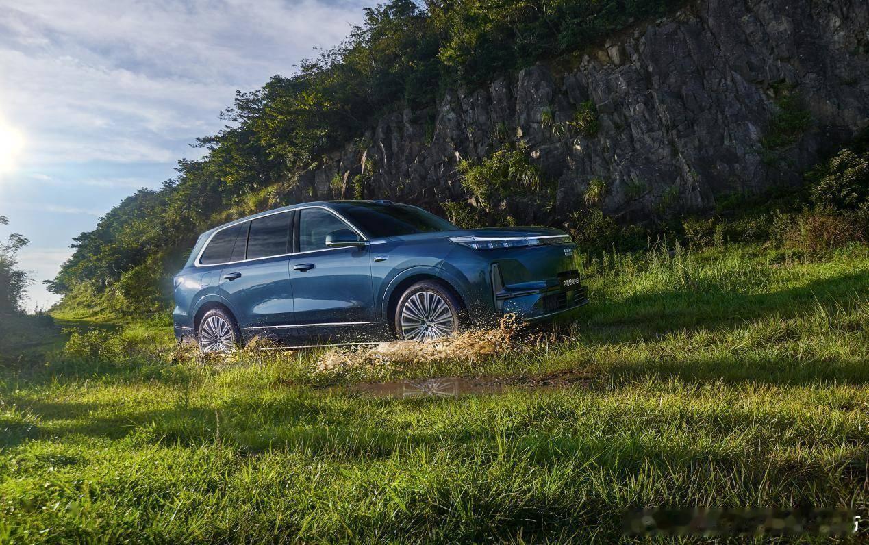 银河M9，旗舰风范。超大空间，奢享舒适。智能科技，悦享驾控。为家庭而来，为荣耀而