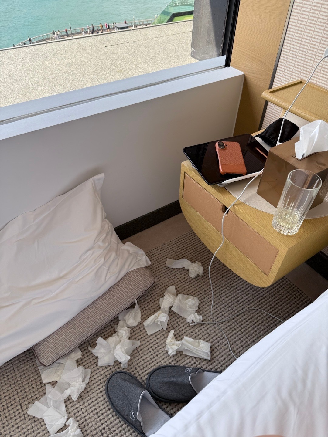 新型病毒简直太太太可怕了[苦涩] 烧的37度5 却是40度的状态全身酸痛 嗓子疼