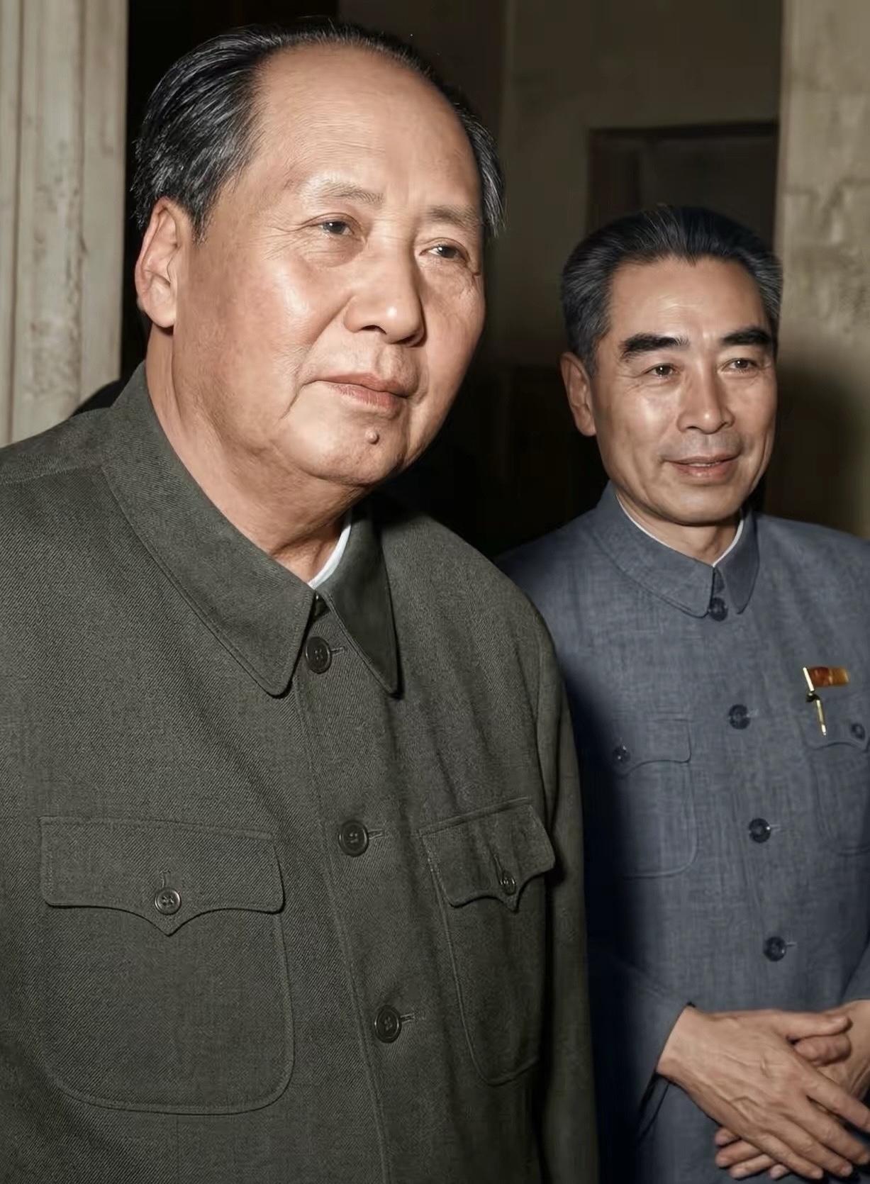 看到这两位面部慈祥眼光刚毅的领导人为国为民鞠躬尽瘁！便不自觉的眼眶湿润起来了。