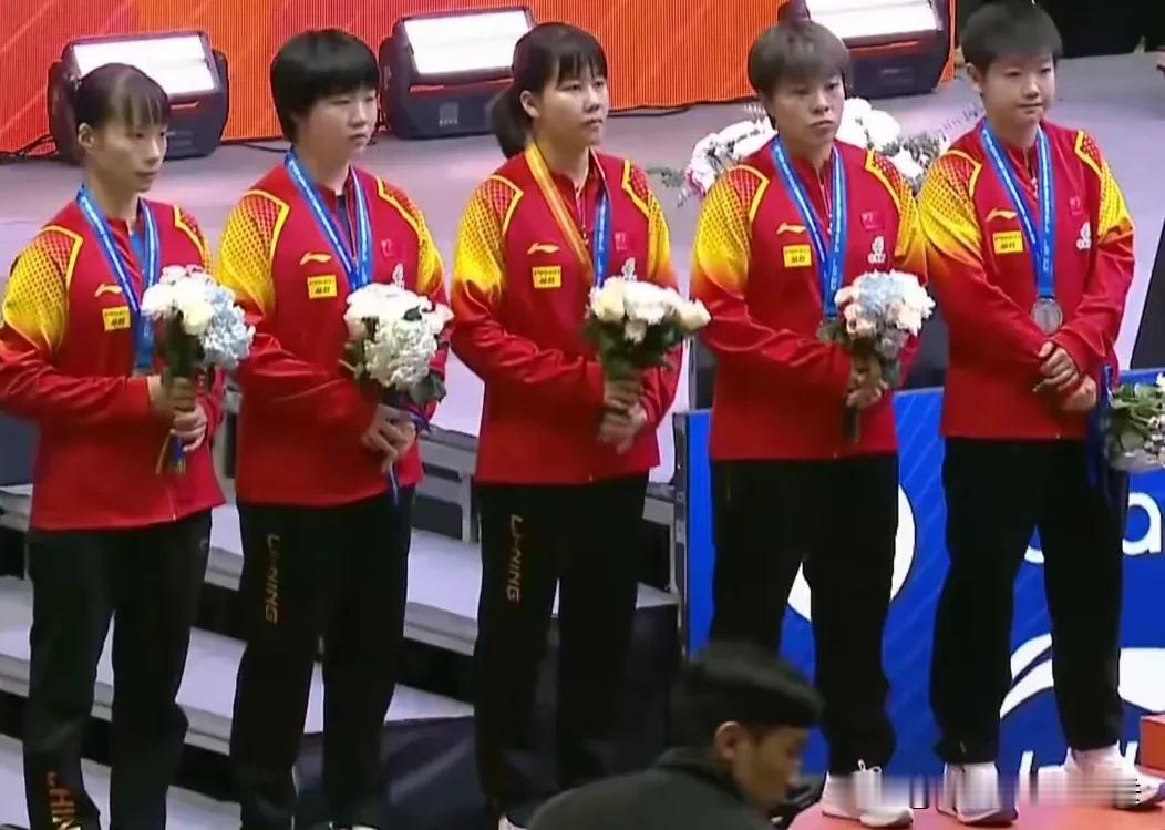 日本队在2024年亚洲乒乓球锦标赛中荣耀登顶，夺得女团桂冠，这一胜利尤为显著，因