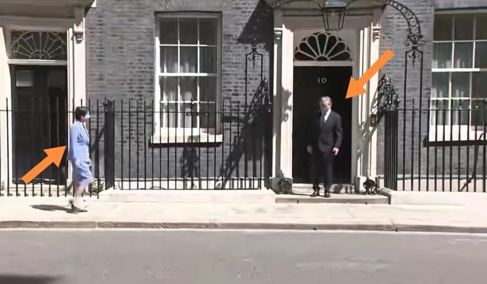 英国首相斯塔莫小门口无仪式无红毯迎接拍高市早苗访问。