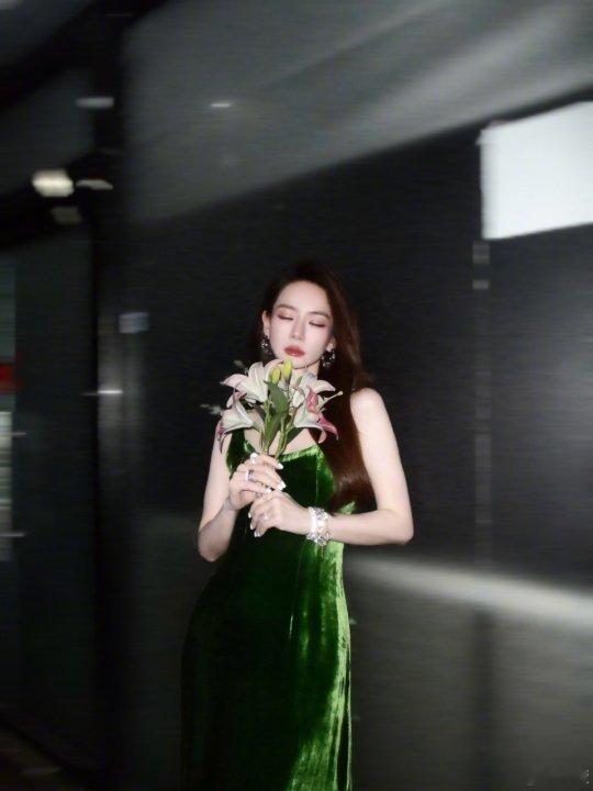 戚薇cos羌青瓷戚薇铁了心要养梦女 啊啊啊你可以永远相信戚薇的cos 