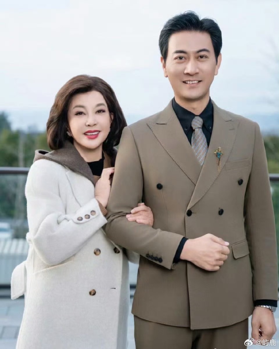 “75岁的刘晓庆和一位80后男演员拍了一部短剧，剧中还领了证” ​​​