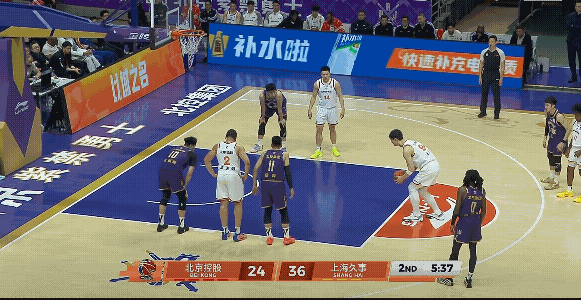 王哲林连续3罚不中，这就是中国篮球眼下最大的问题之一，就是球员整体实力下降后，基