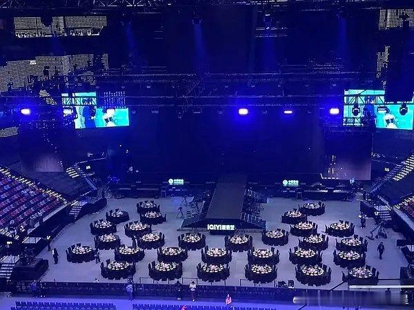 杨幂尖叫之夜内场主桌杨幂尖叫之夜主桌期待内场！今年杨幂尖叫之夜主桌 