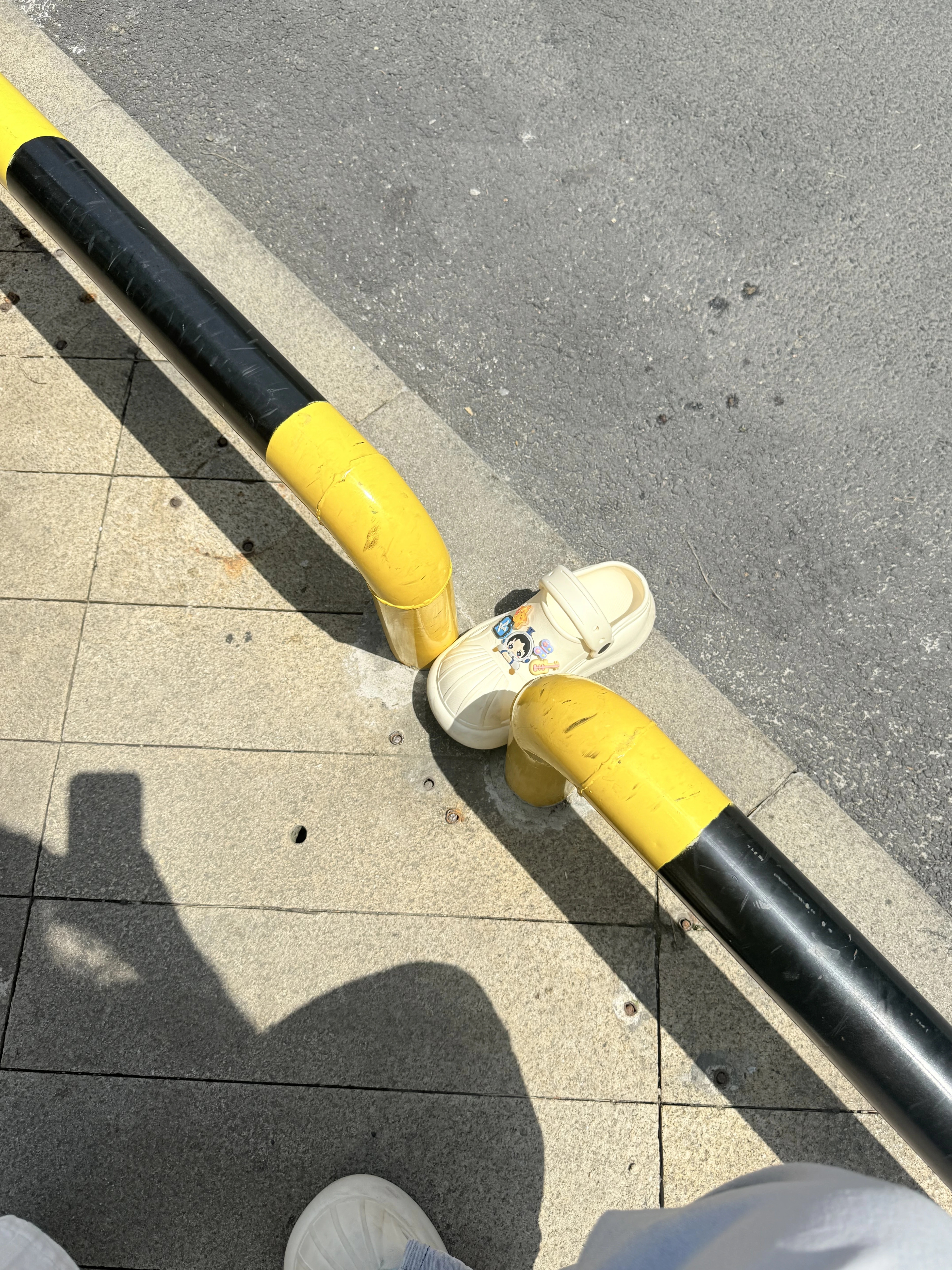 搞笑日常🤣人走了有一会儿了，鞋还在原地 