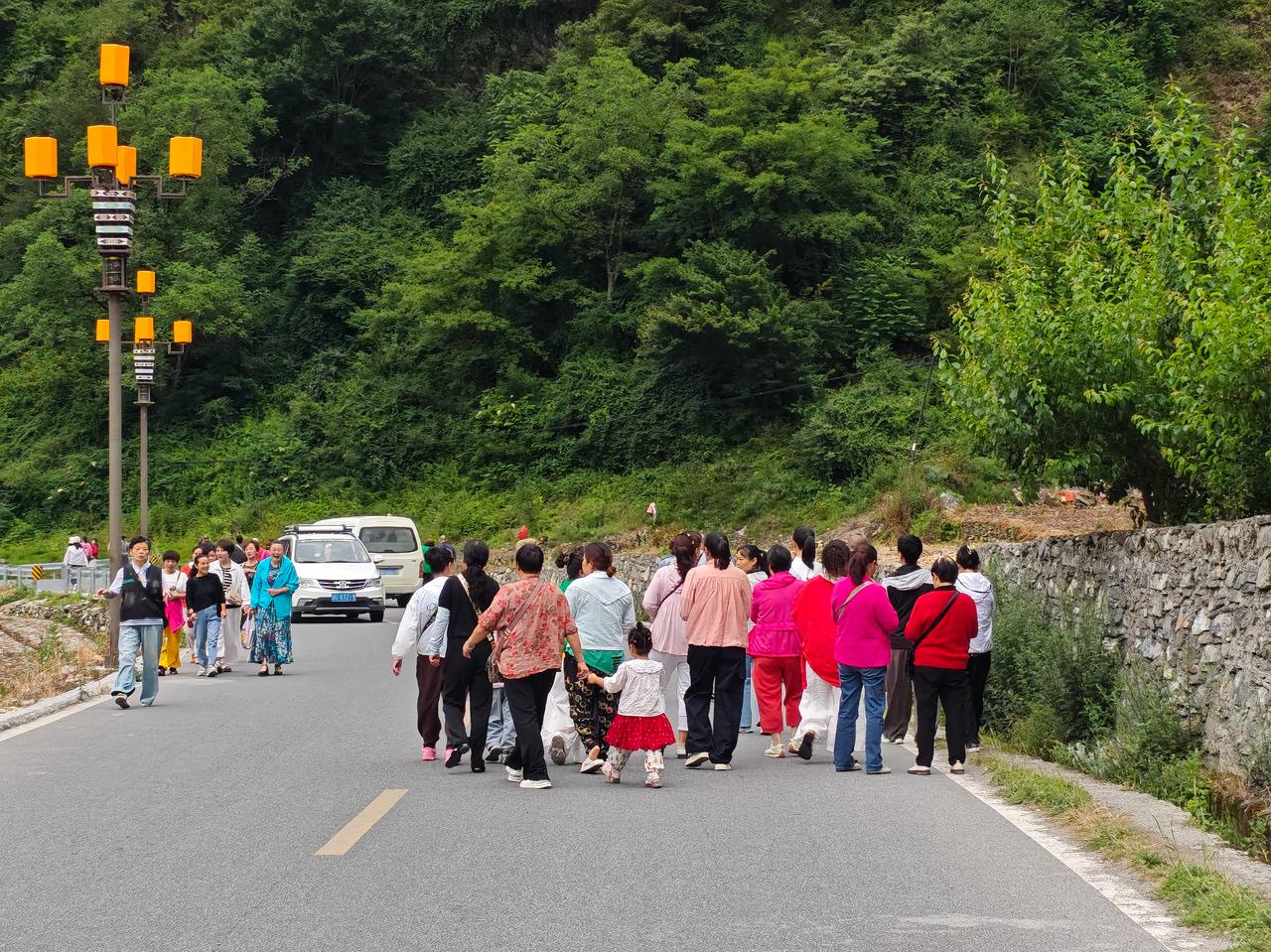 孟屯河避暑究竟怎么样？不黑不吹，确实是避暑的好地方！
孟屯河在阿坝州的理县境内，