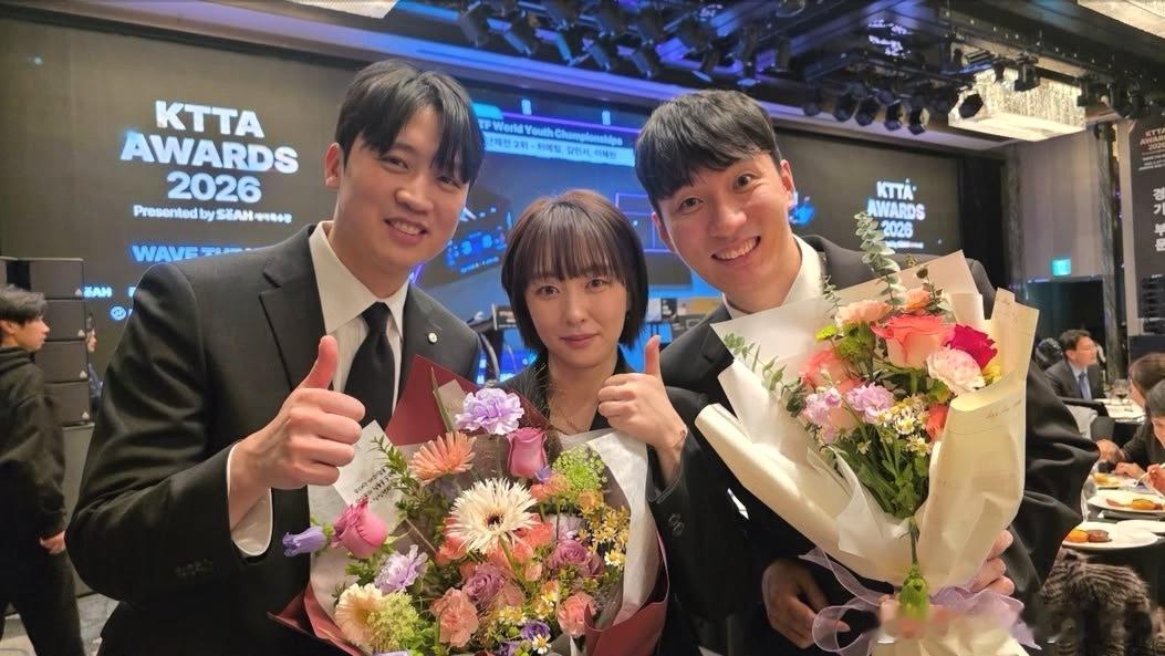 徐孝元：荣植、尚洙，我们大家都辛苦了，真的都非常努力了！！多亏了只知道打乒乓球的