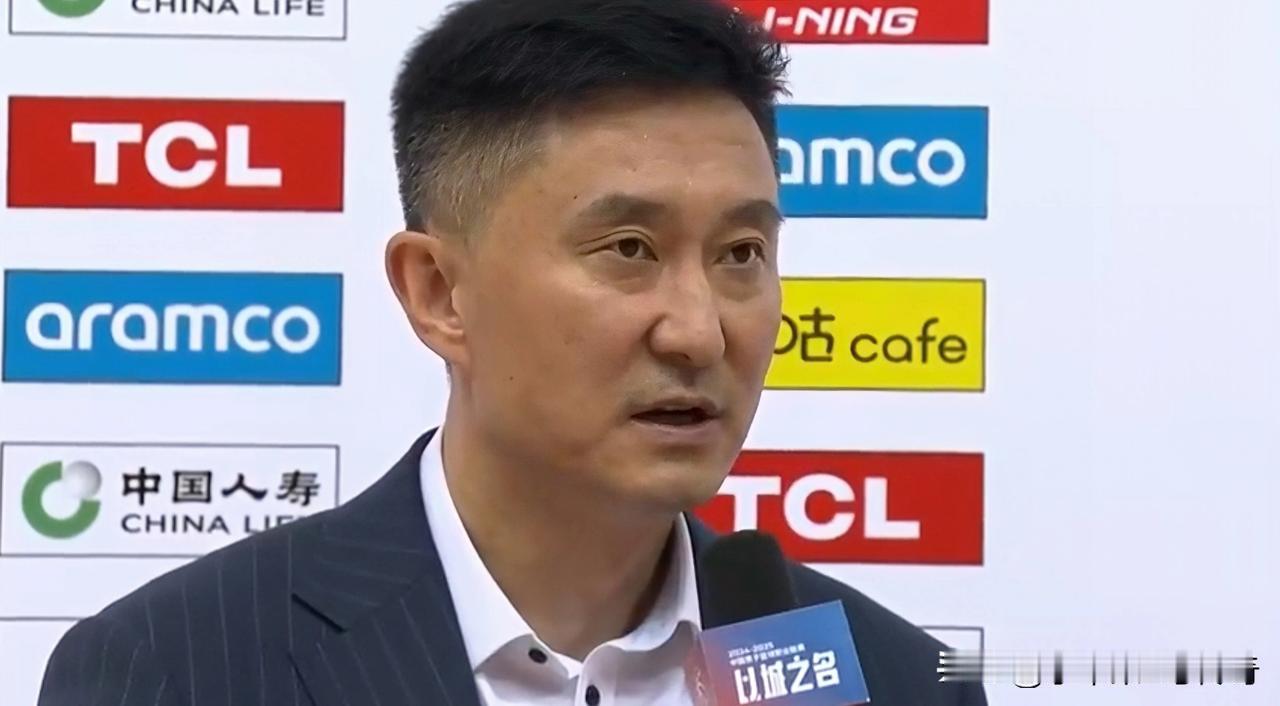 广东男篮主教练杜锋谈球队对阵北控的比赛，他表示：现在我们球队没有外线强力外援，导