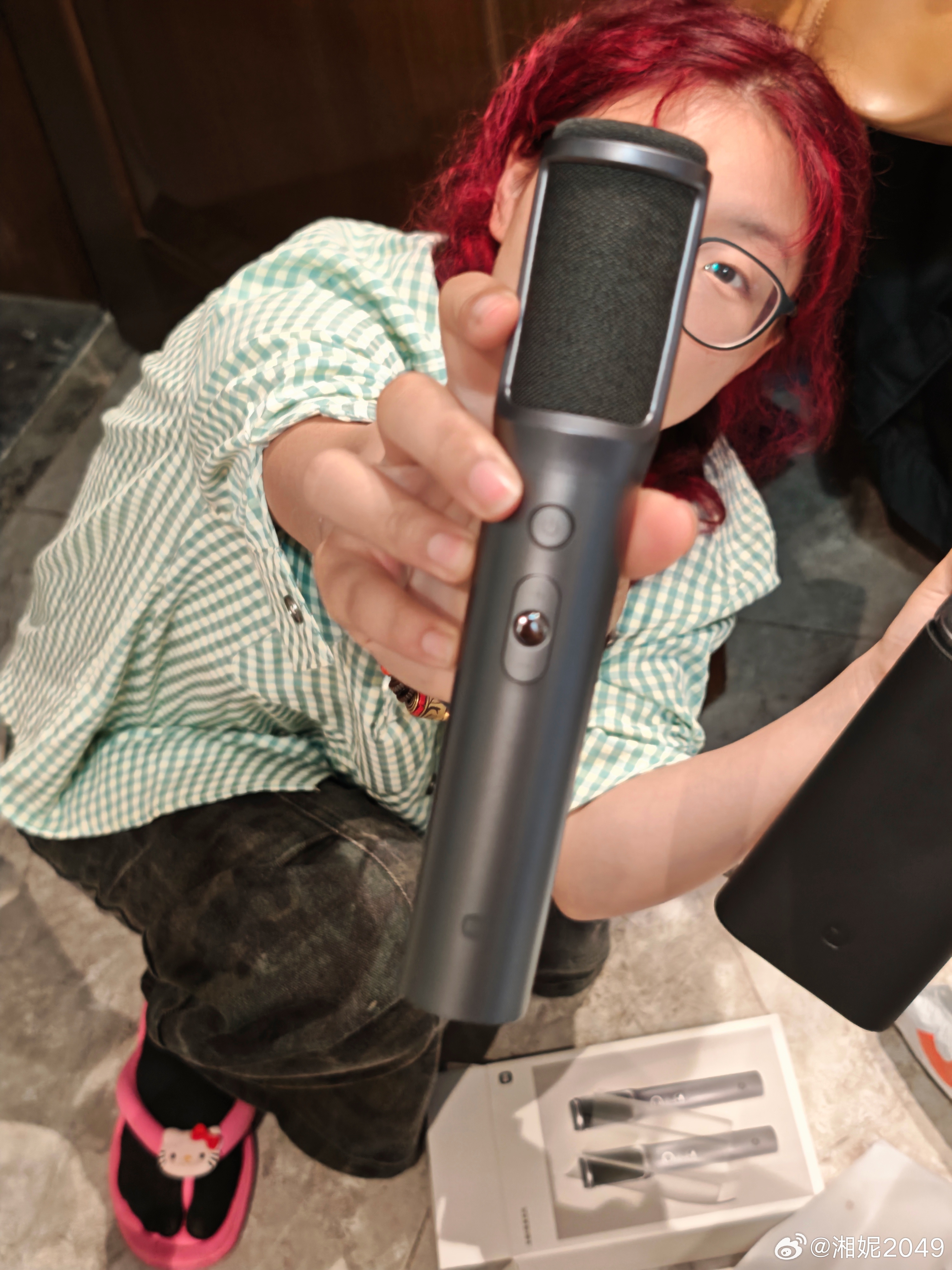 这两天突然get了车里的无麦K歌，大梦火速帮我下单了一对米子的麦克风🎤今晚刚拿