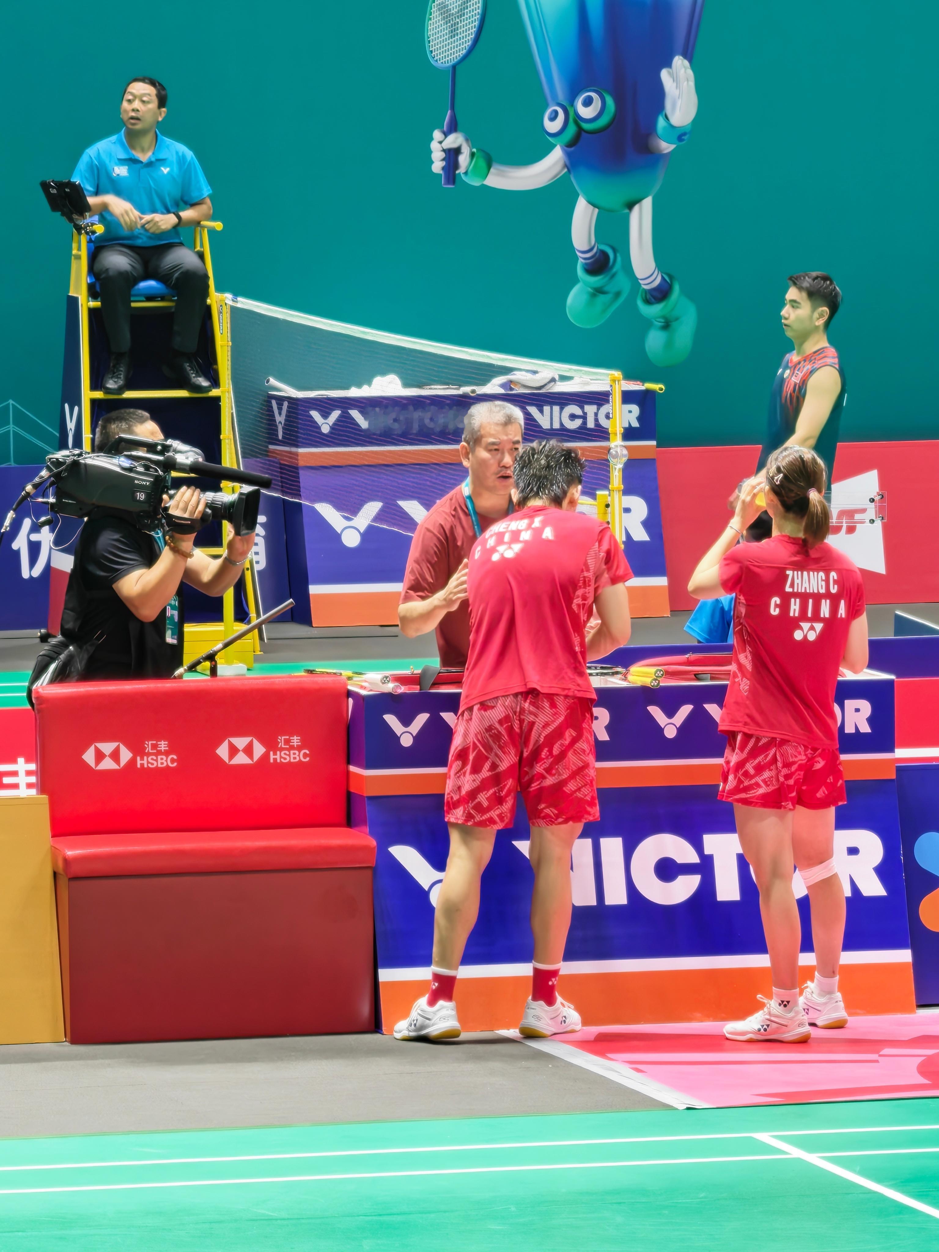 程星/张驰🇨🇳 18-21、21-17 🇮🇩西亚纳维/马尔瓦决胜局！程星