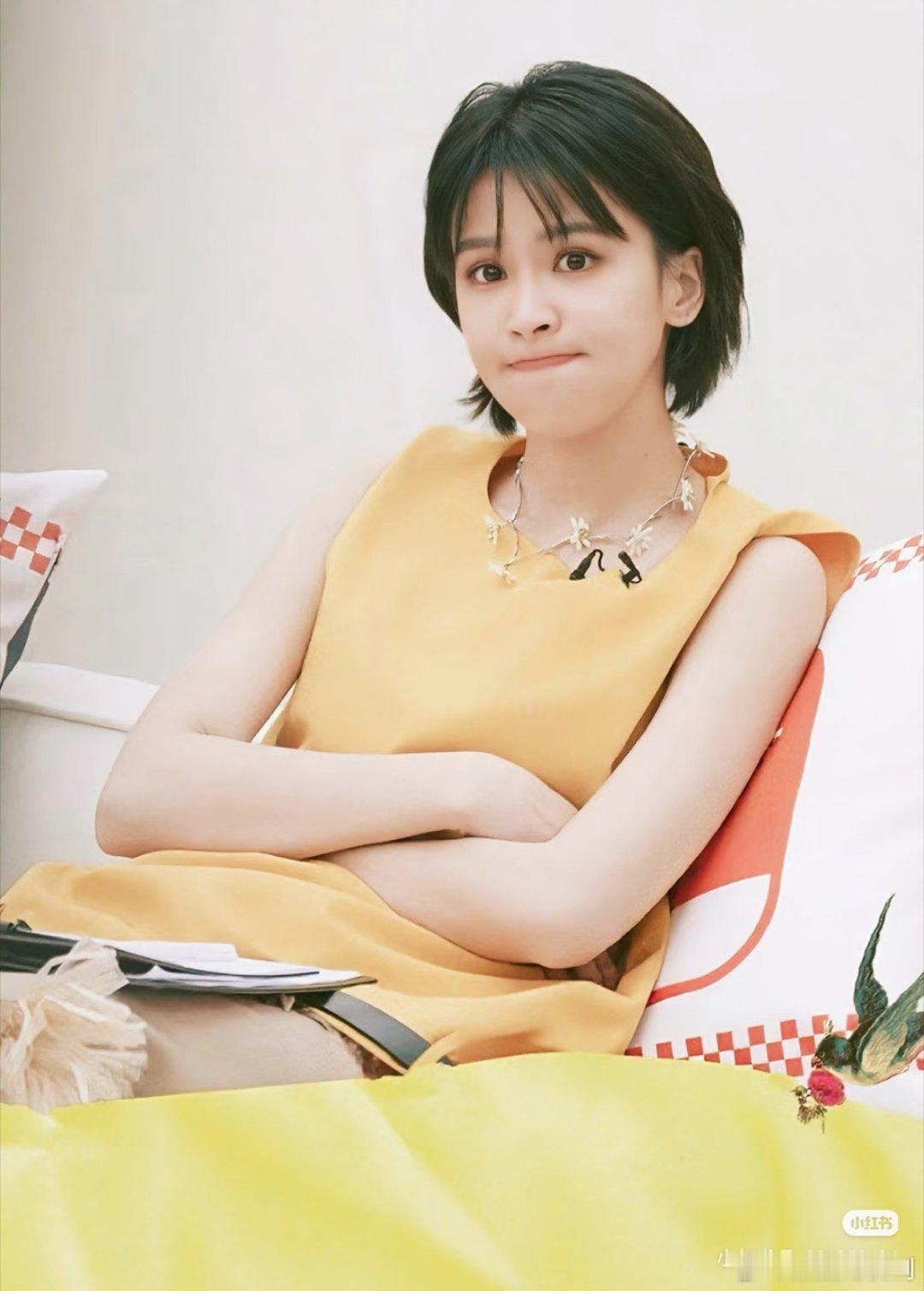 兼具少女感与韧劲的曾沛慈，软糯甜美的长相让人一眼心动，行动与歌声里满满的底气和力