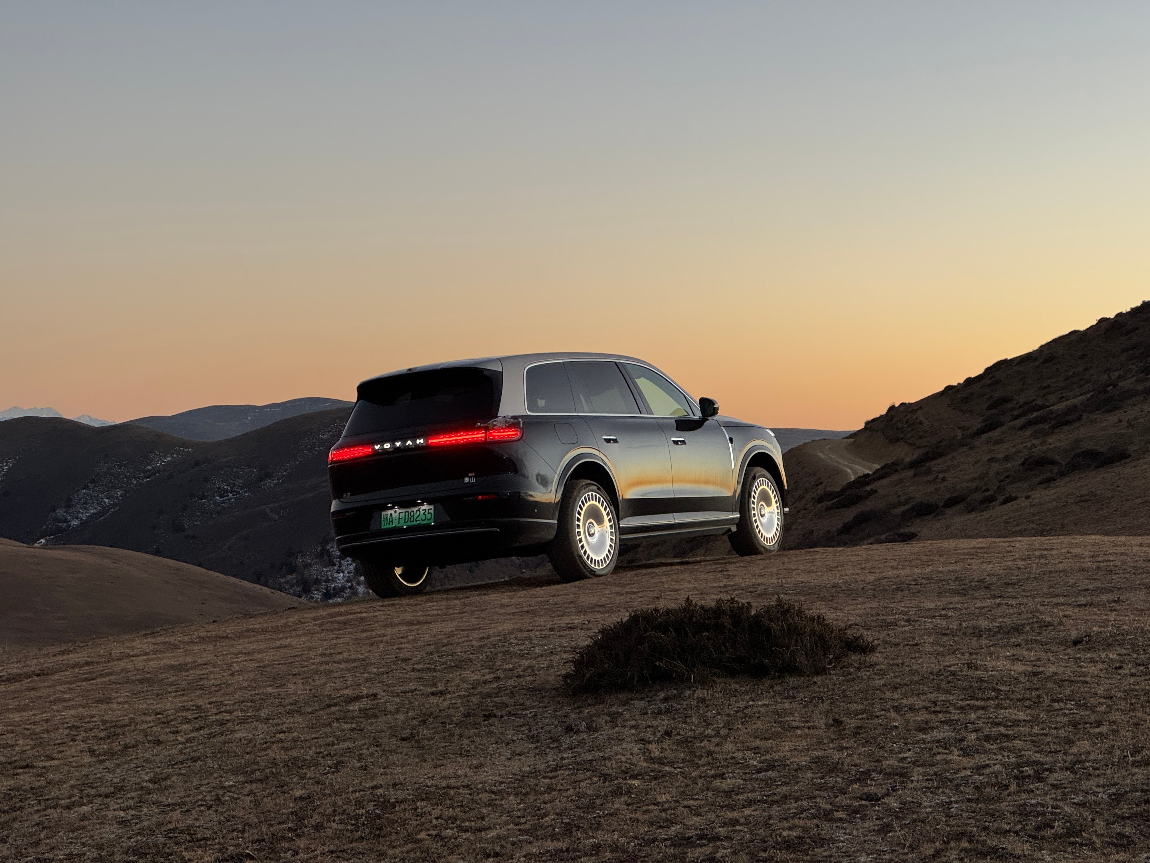 4400m海拔的照片就是好看缺氧 口干咽涩头疼就像紧箍咒眼球要跟two doll