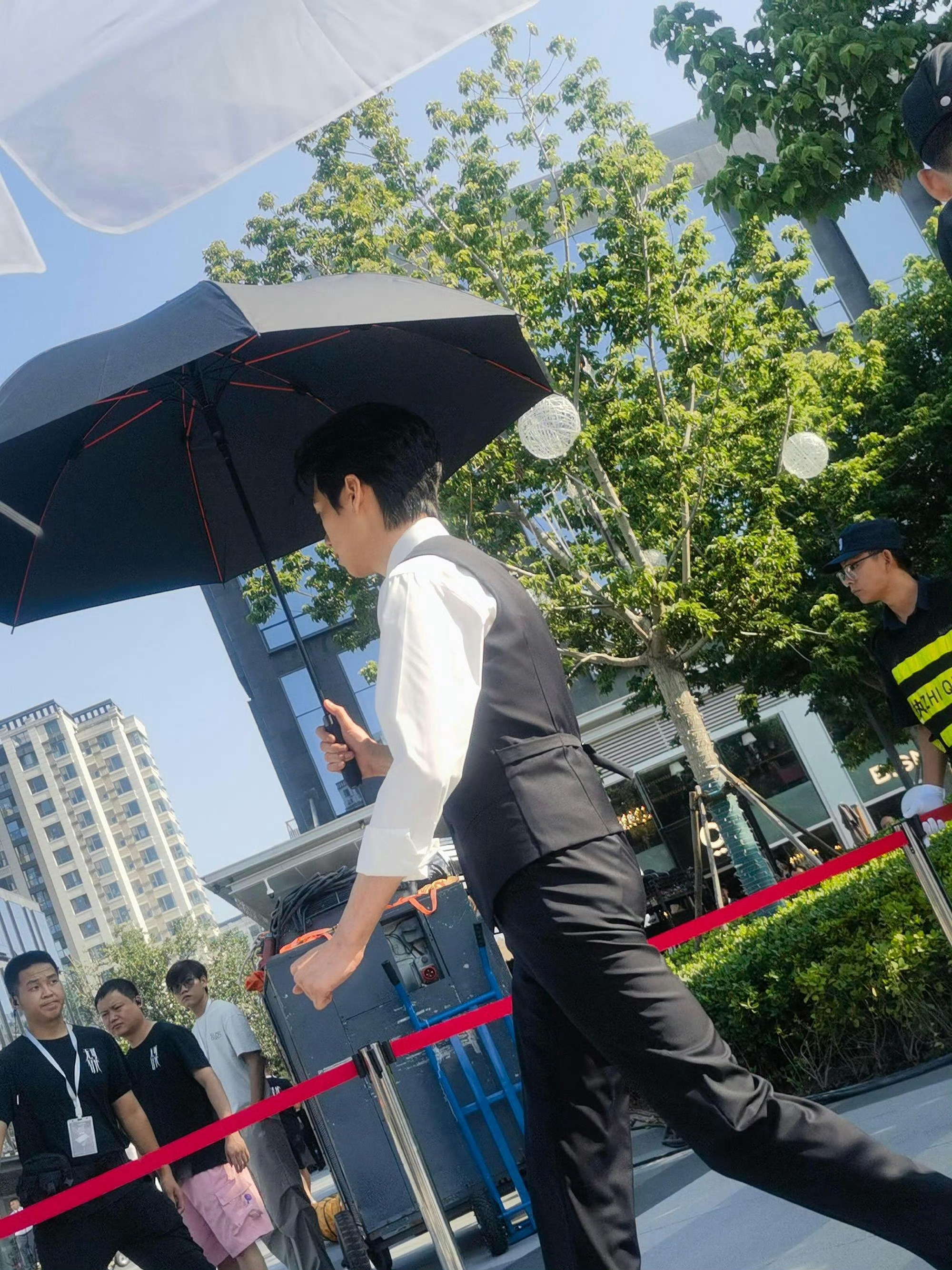 魏大勋智性恋天菜电视剧无可替代魏大勋新剧《无可替代》今日开机，这也太帅了吧 ​​