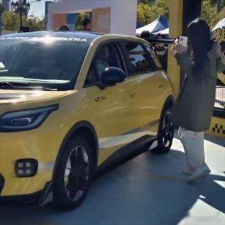 请理性，这个车不是五万。广汽埃安生产，宁德换电，京东销售。广汽的营销不足，宁德把