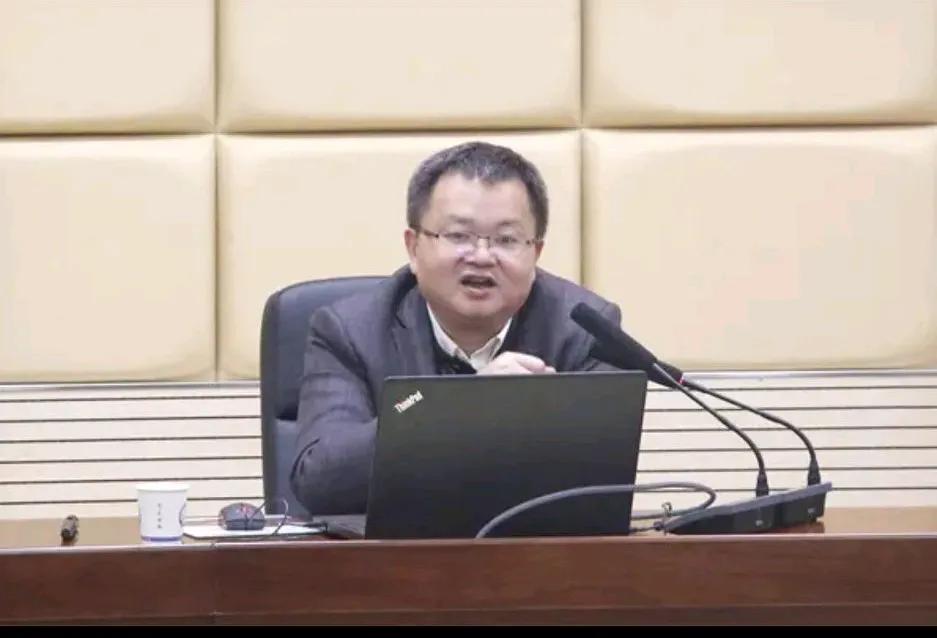 武汉大学真是太厉害了，
校长张平文你还坐得住吗。
图书馆性骚扰事件过去半个月处理