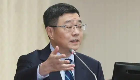 10 月 5 日，台湾海巡部门受到嘉奖，以水炮袭击内地海钓船艇，扬言已相当克制！