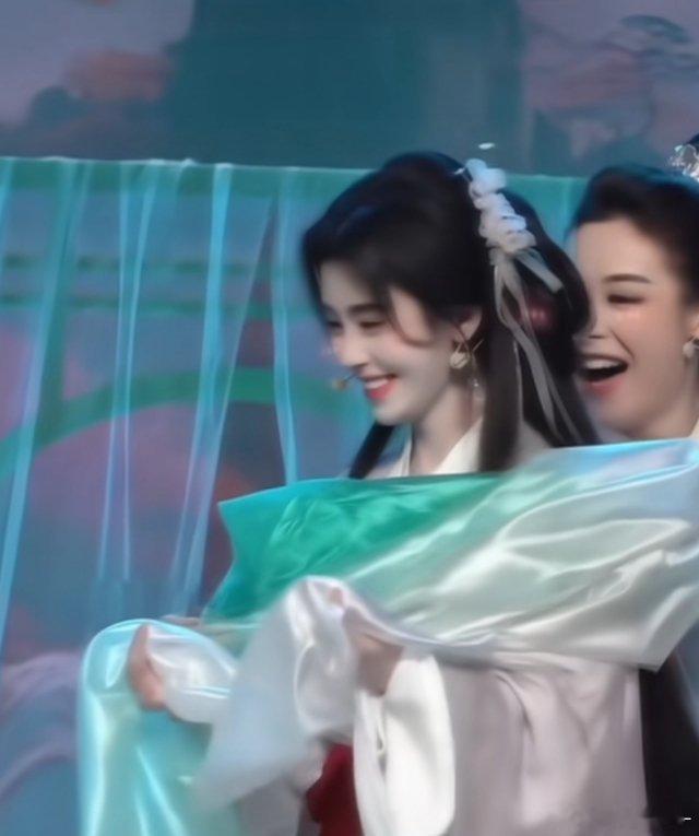 这张图有人懂吗这两个都笑容吗