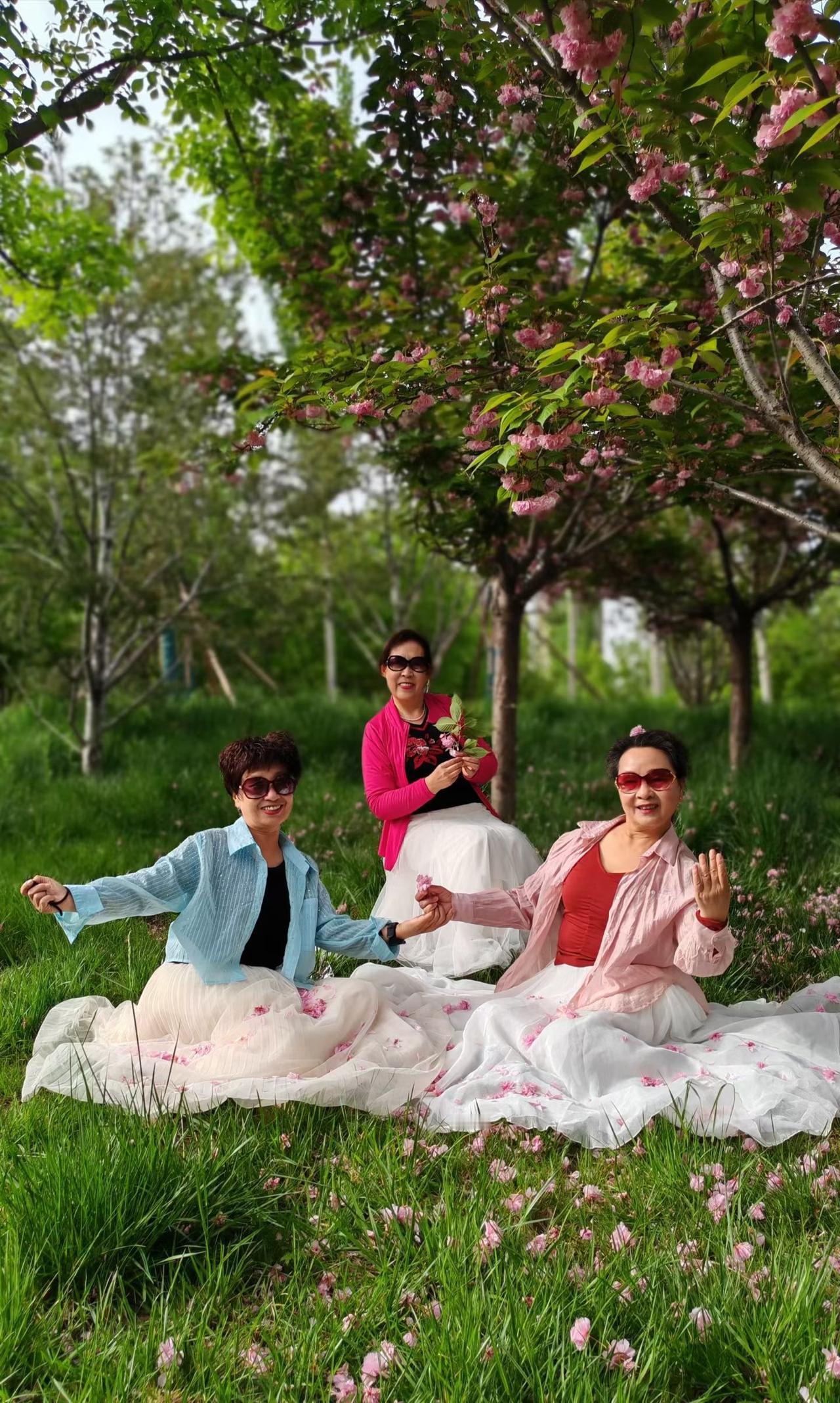 把平凡的日子，过成自己喜欢的模样
 
咱们这年纪，别再琢磨那些不切实际的盼头了，